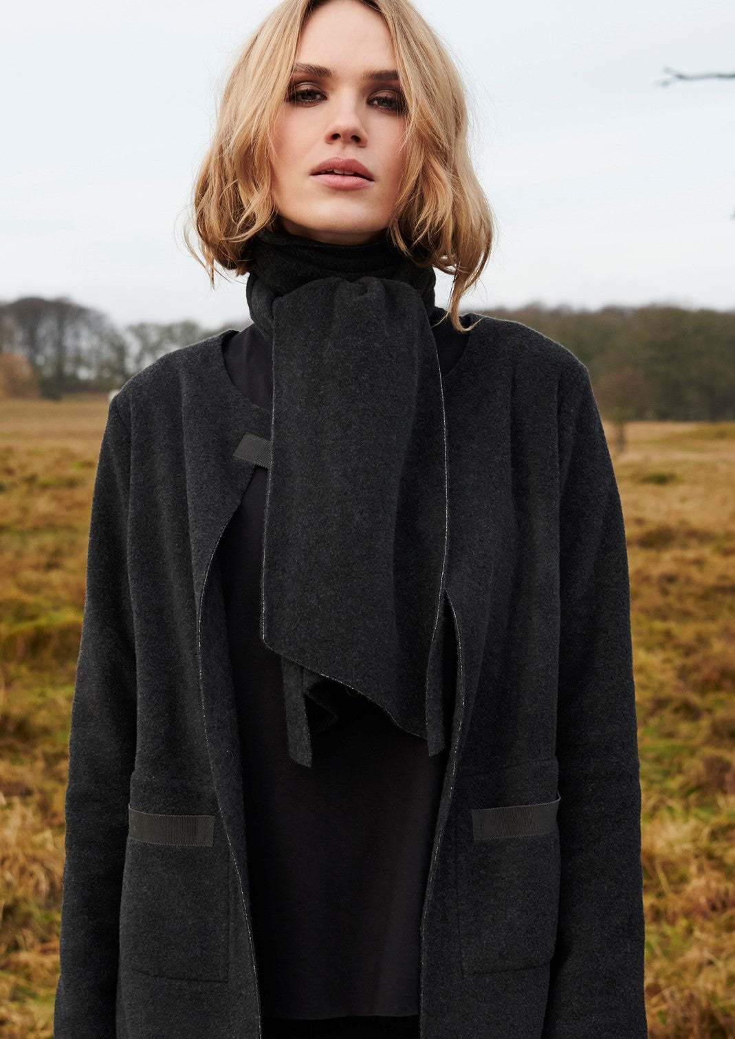 HENRIETTE STEFFENSEN COPENHAGEN BLUSE MED HALSTØRKLÆDE - 1331MIX BLUSER SOFT BLACK/BLACK 915