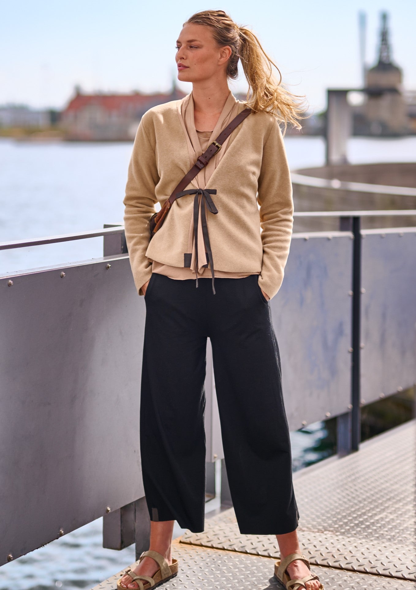 HENRIETTE STEFFENSEN COPENHAGEN FLARE BUKSER 3/4 - 99015 BUKSER BLACK 900