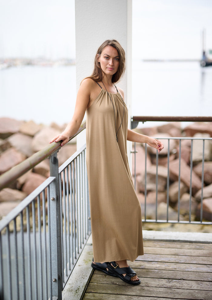 HENRIETTE STEFFENSEN COPENHAGEN NO WASTE STROP KJOLE LANG - 98062NW KJOLER CAMEL 815