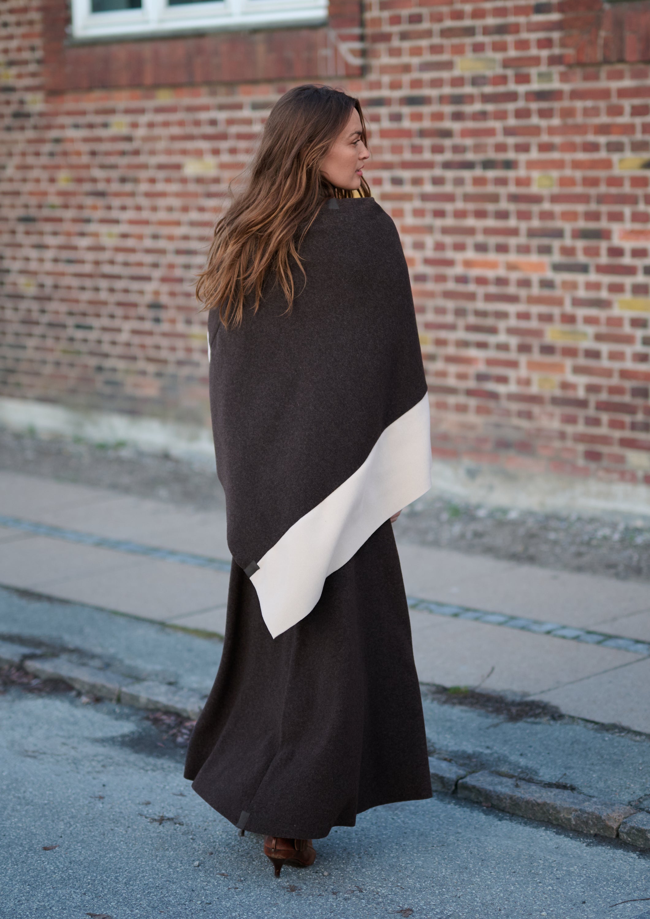 HENRIETTE STEFFENSEN COPENHAGEN PONCHO 2 FARVET - 4068 PONCHOS CHOKOLATE/KIT 200