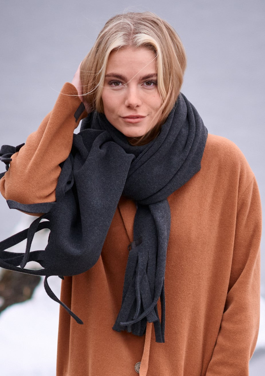 HENRIETTE STEFFENSEN COPENHAGEN TØRKLÆDE MED FRYNSER - 4077 SCARFS SOFT BLACK 914