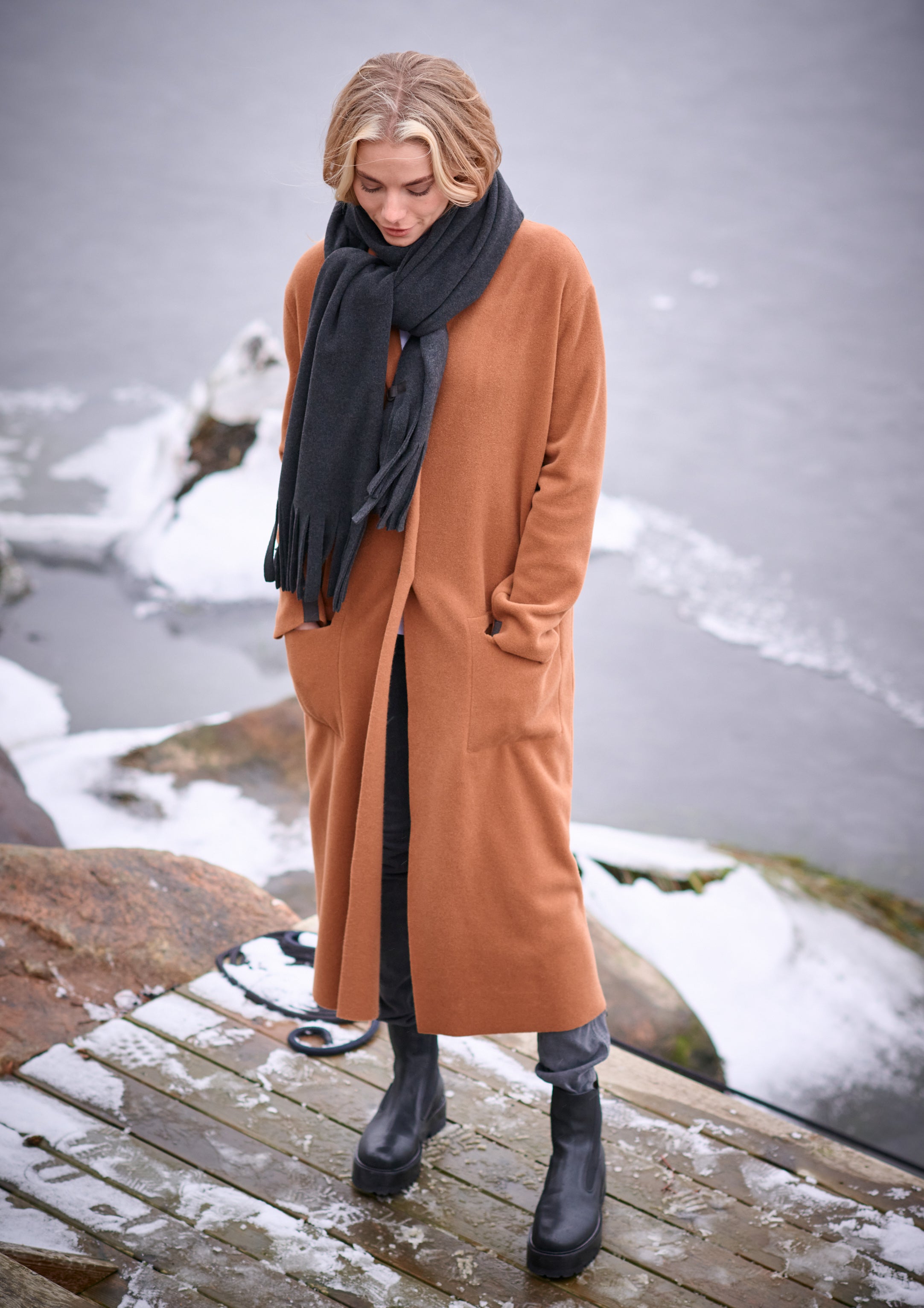 HENRIETTE STEFFENSEN COPENHAGEN TØRKLÆDE MED FRYNSER - 4077 SCARFS SOFT BLACK 914