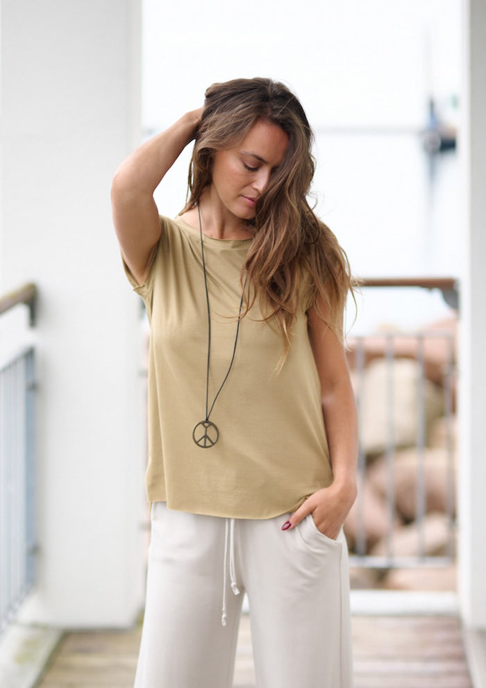 HENRIETTE STEFFENSEN COPENHAGEN TOP M/ HALSKÆDE - 96080 T-SHIRTS OLIVE 655