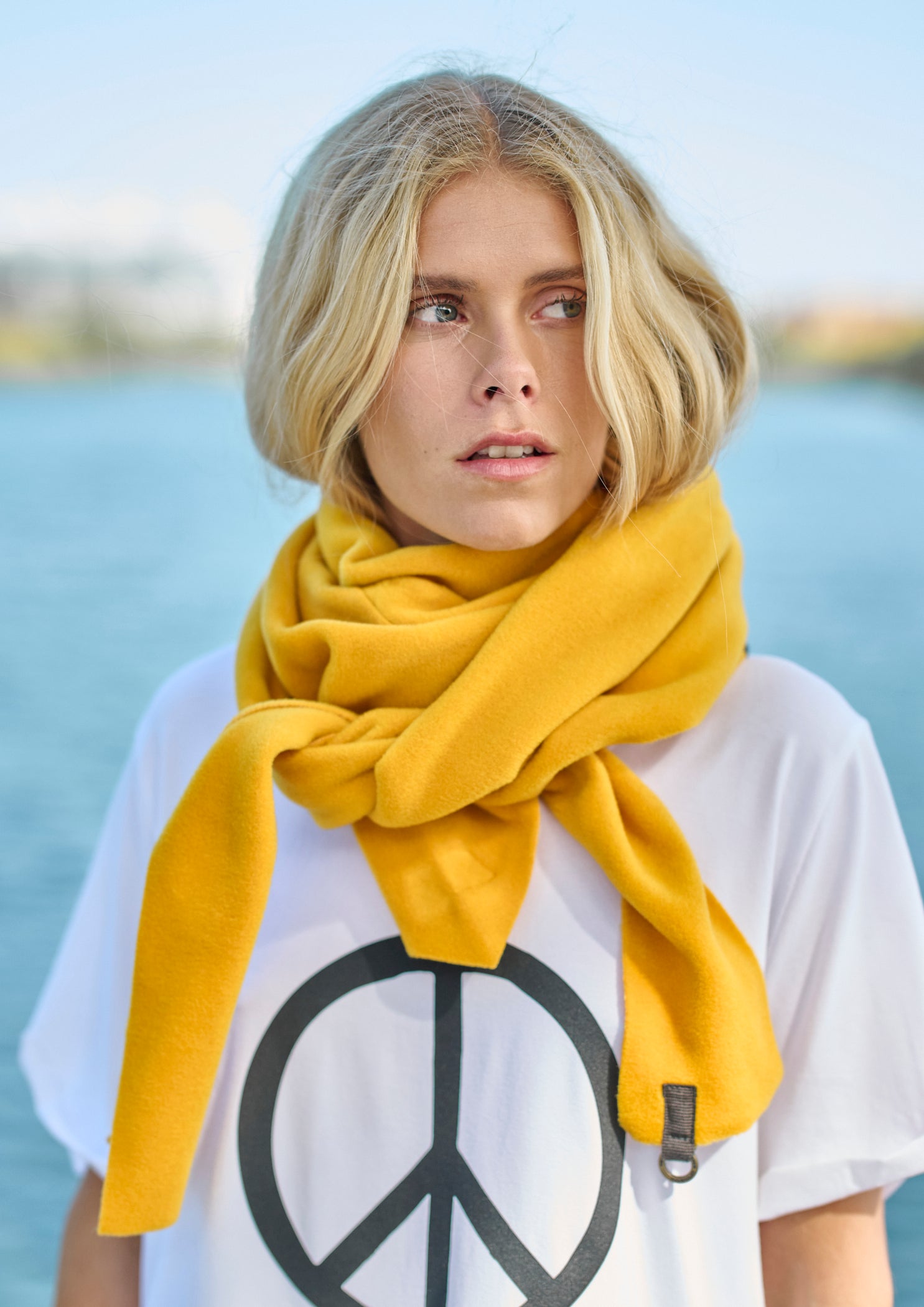 HENRIETTE STEFFENSEN COPENHAGEN TREKANTET TØRKLÆDE - 4051 SCARFS SAFRAN 701