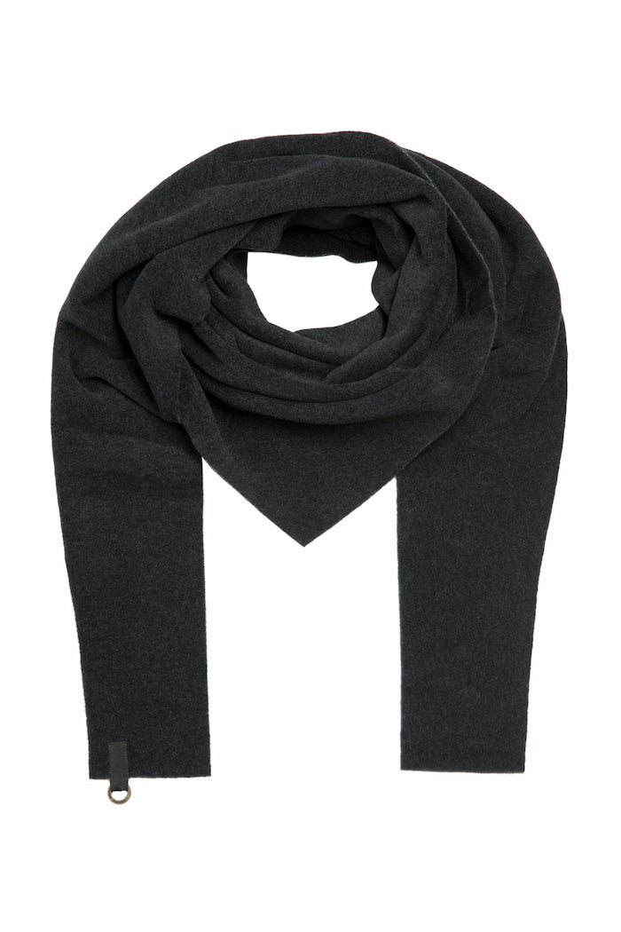 HENRIETTE STEFFENSEN COPENHAGEN TREKANTET TØRKLÆDE - 4051 SCARFS SOFT BLACK 914