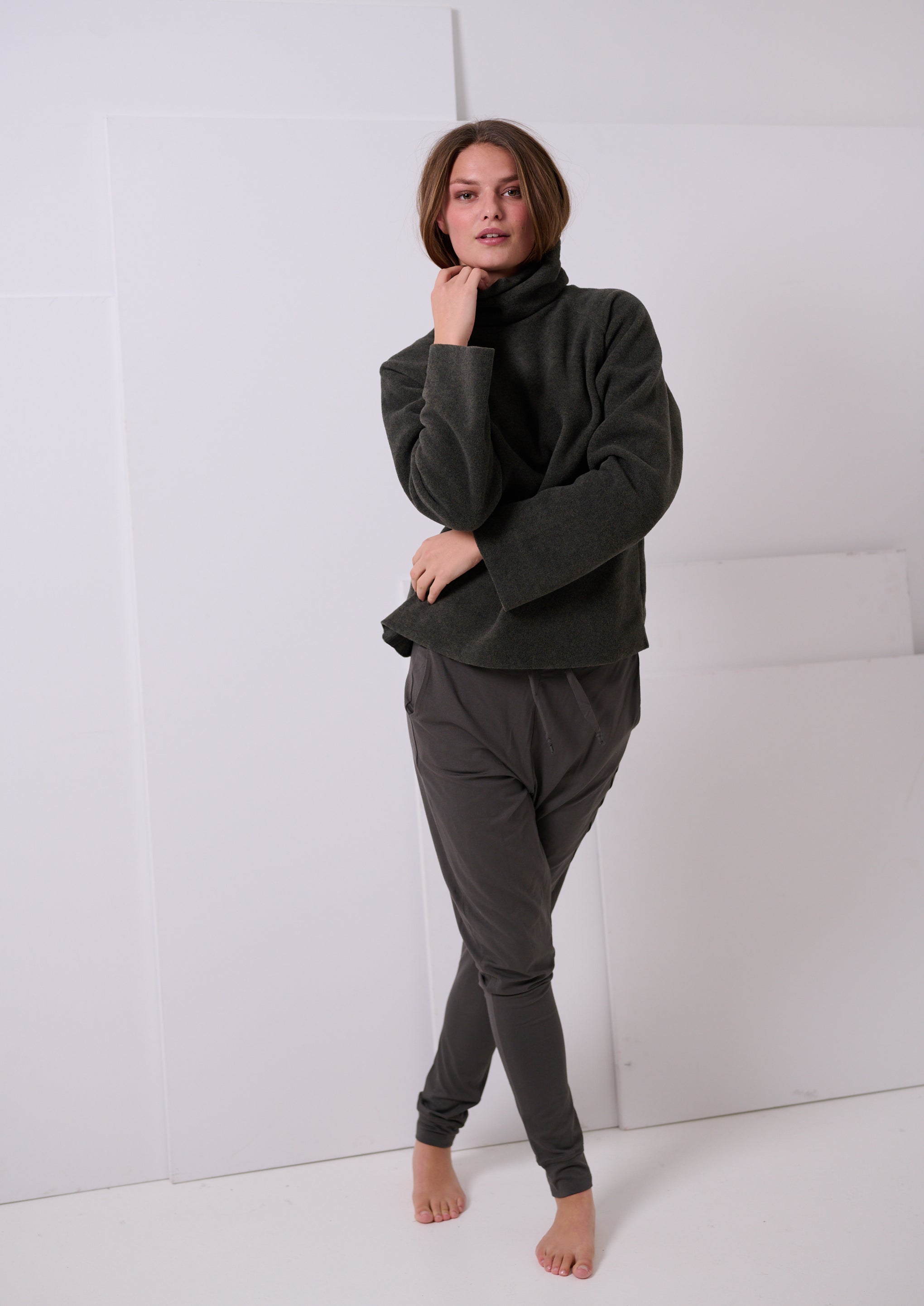 HENRIETTE STEFFENSEN COPENHAGEN BLUSE MED HØJ HALS - 1307 BLUSER FORREST 600