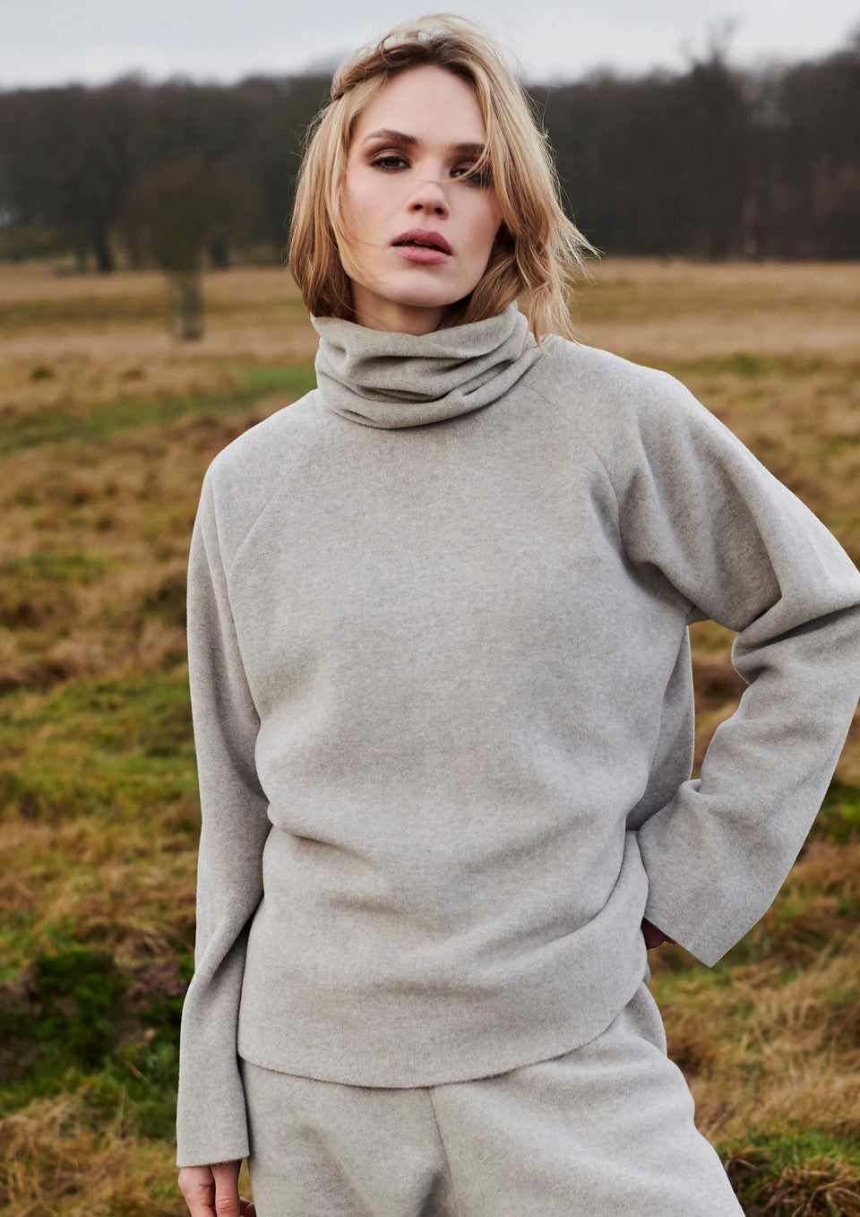 HENRIETTE STEFFENSEN COPENHAGEN BLUSE MED HØJ HALS - 1307 BLUSER SAND 805