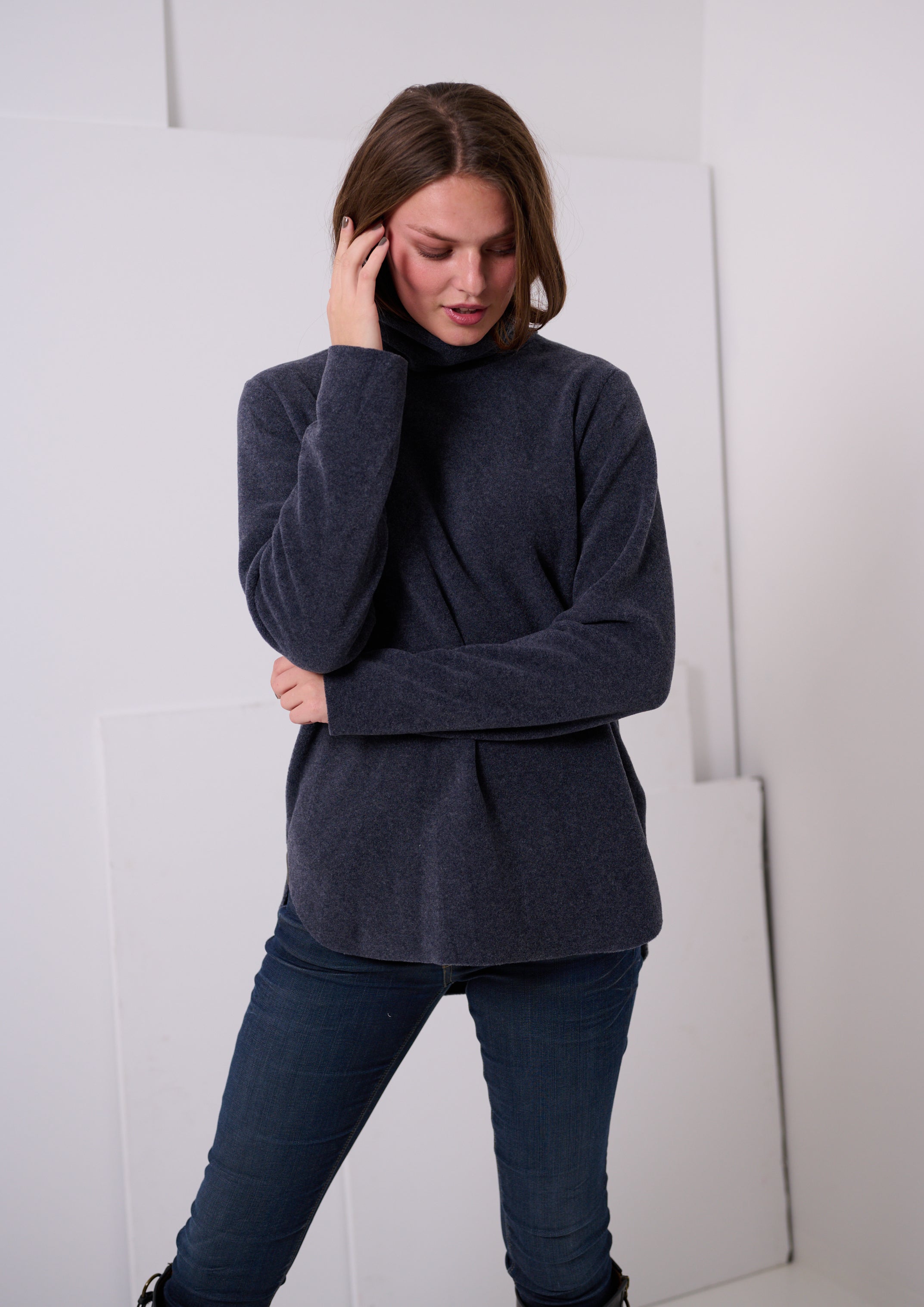HENRIETTE STEFFENSEN COPENHAGEN BLUSE MED HØJ HALS - 1348 BLUSER DEEP BLUE 502