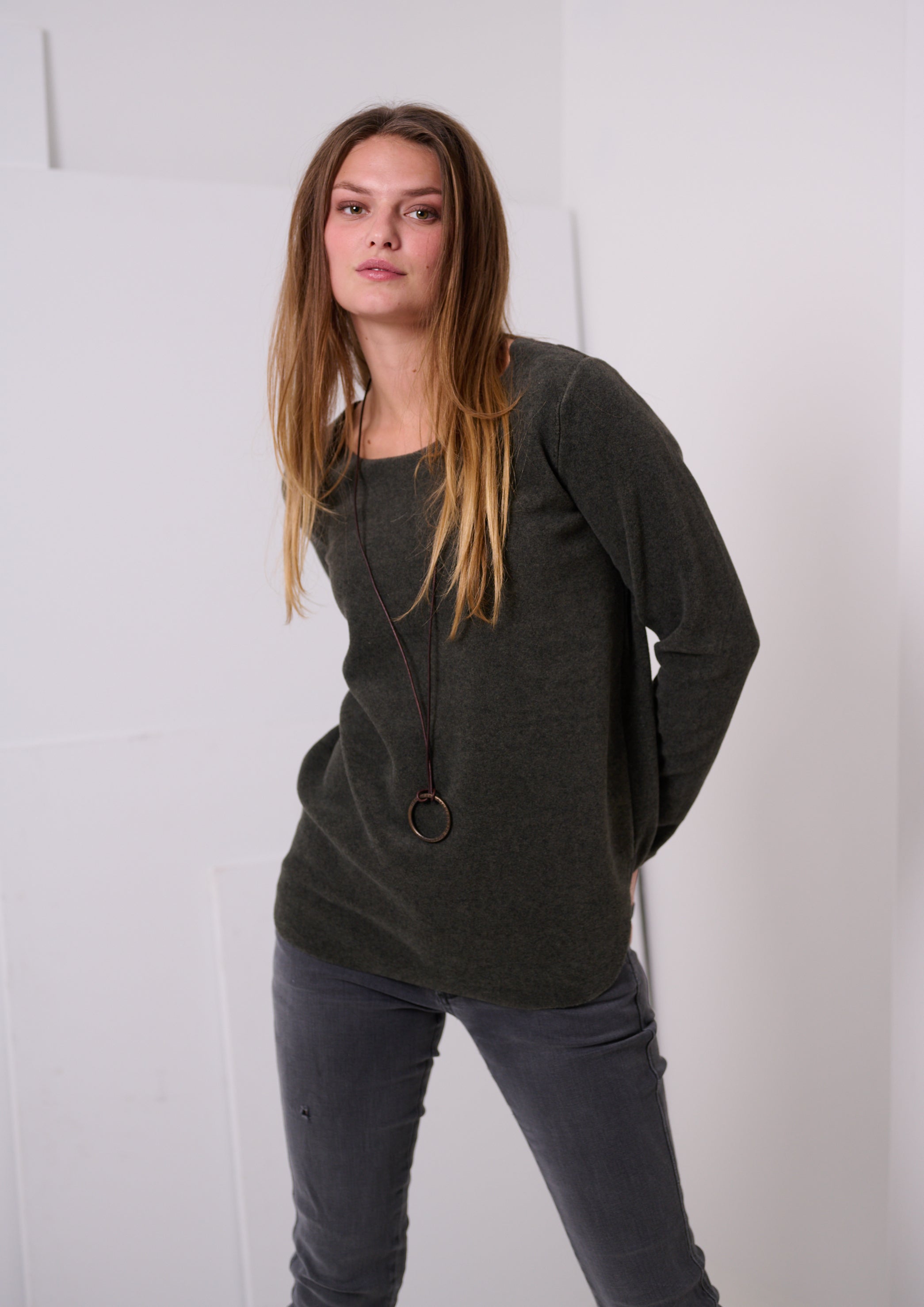 HENRIETTE STEFFENSEN COPENHAGEN BLUSE MED SIGNATUR SMYKKE - 1332 BLUSER FORREST 600