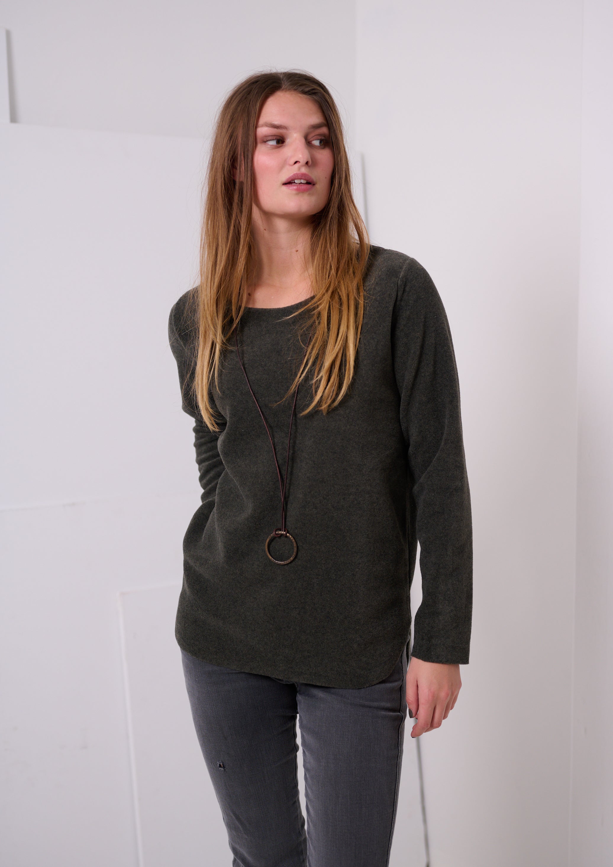 HENRIETTE STEFFENSEN COPENHAGEN BLUSE MED SIGNATUR SMYKKE - 1332 BLUSER FORREST 600
