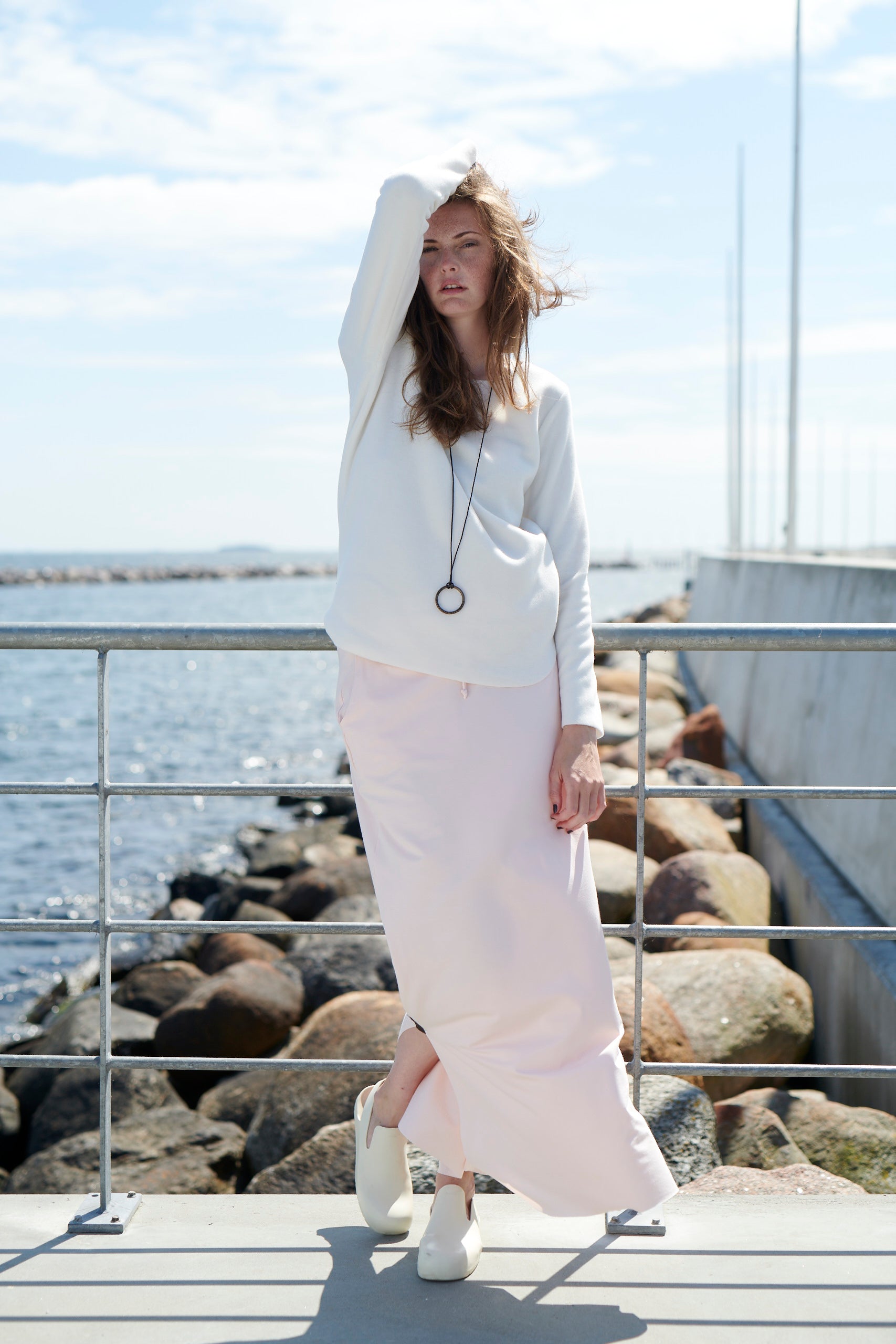 HENRIETTE STEFFENSEN COPENHAGEN BLUSE MED SIGNATUR SMYKKE - 1332 BLUSER OFF WHITE 802