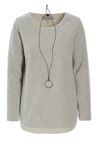 BLUSE MED SIGNATUR SMYKKE - 1332 - SAND