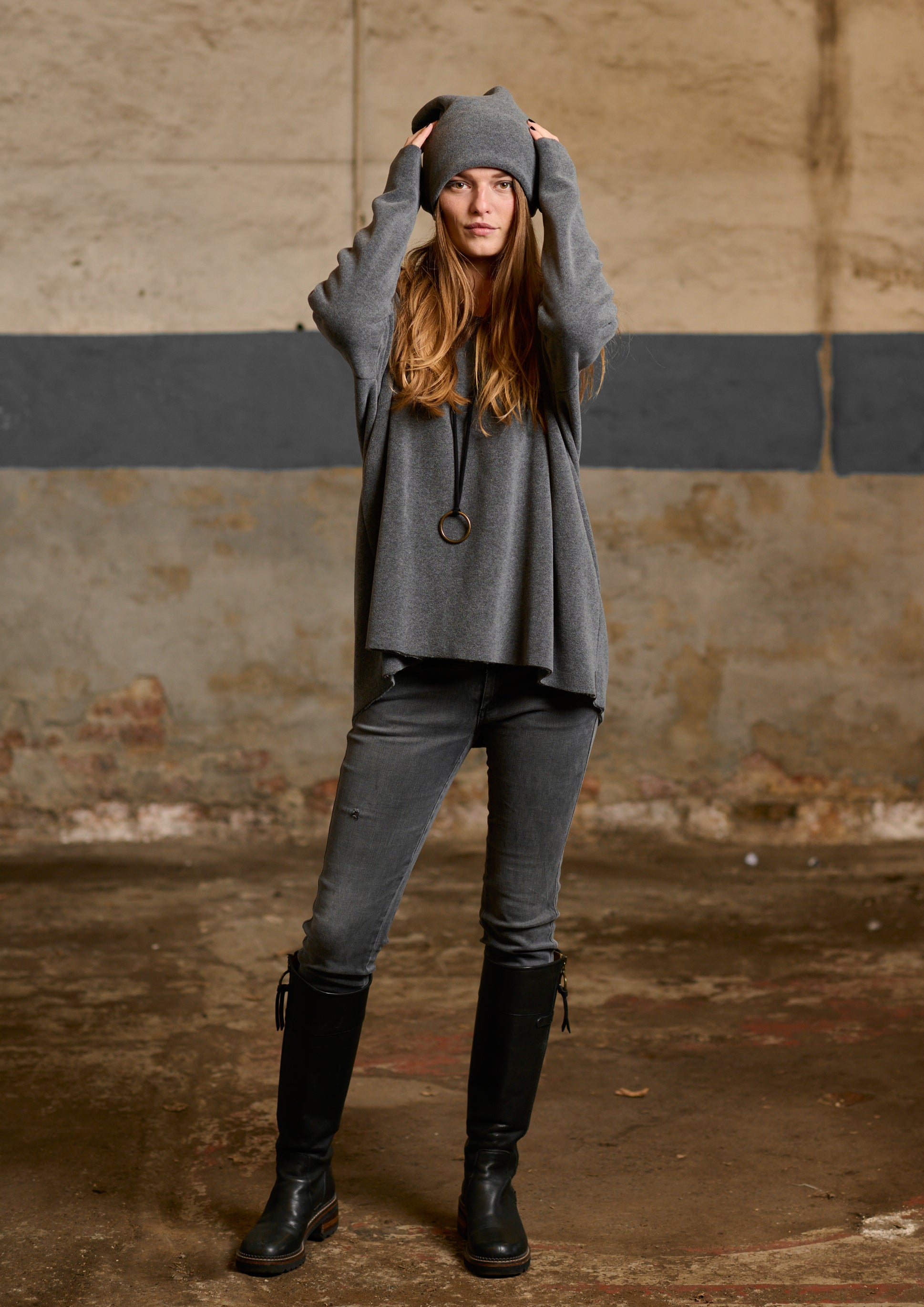 HENRIETTE STEFFENSEN COPENHAGEN BLUSE V-HALS - 1336 BLUSER GREY 905
