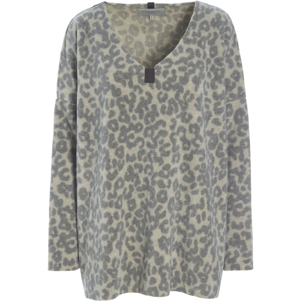 HENRIETTE STEFFENSEN COPENHAGEN BLUSE V-HALS - 1336P BLUSER LEOPARD grey 105