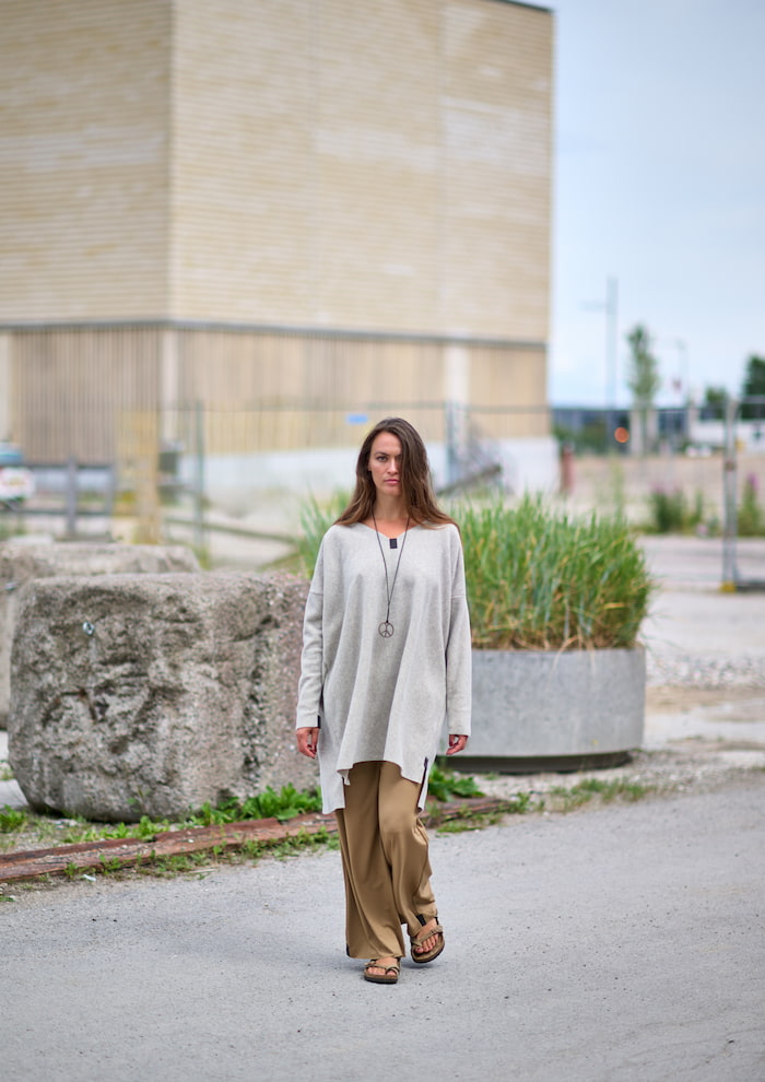 HENRIETTE STEFFENSEN COPENHAGEN BLUSE V-HALS - 1367 TUNICS SAND 805