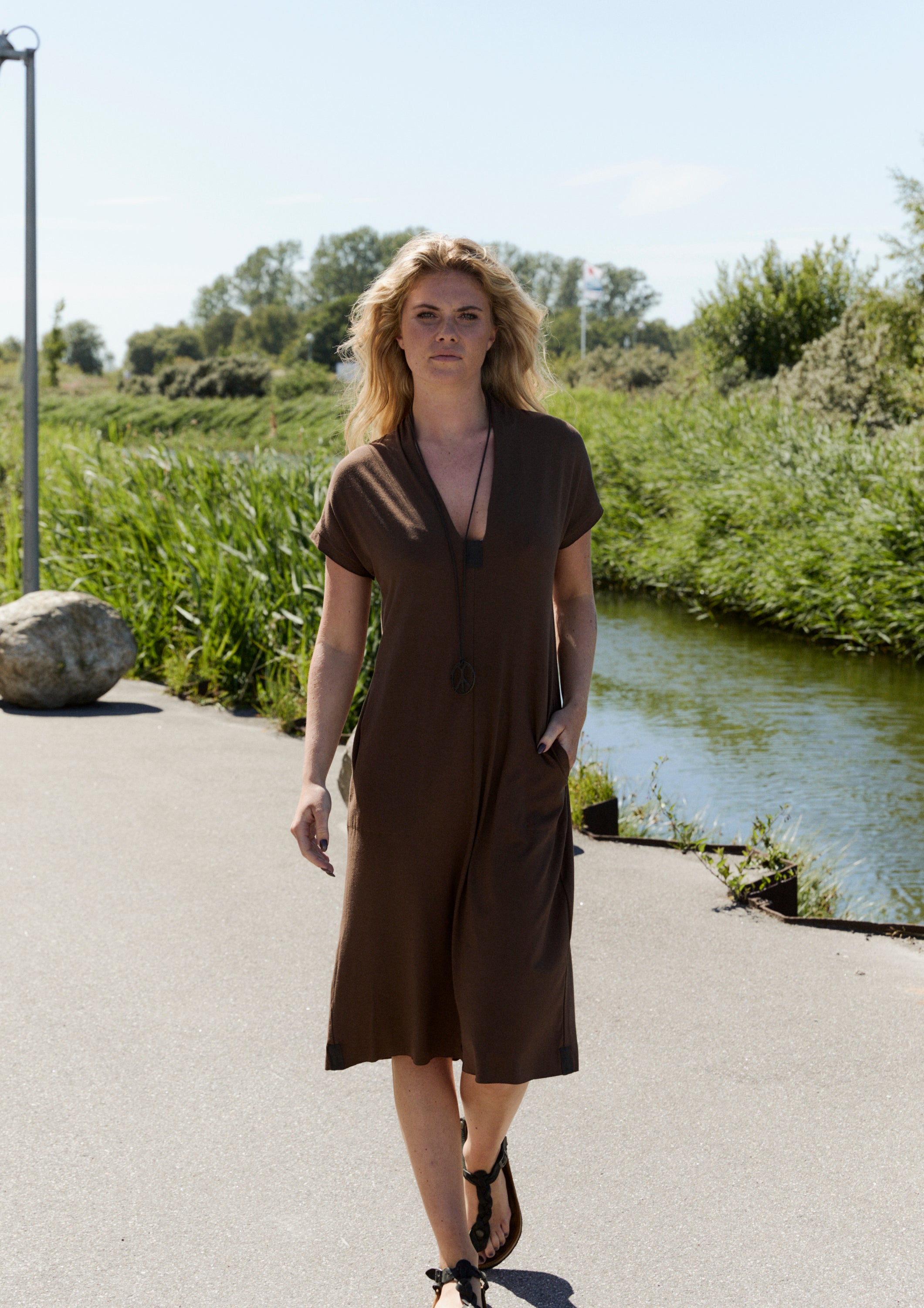 HENRIETTE STEFFENSEN COPENHAGEN BLUSE V-HALS - 98068 KJOLER CHOCOLATE 844