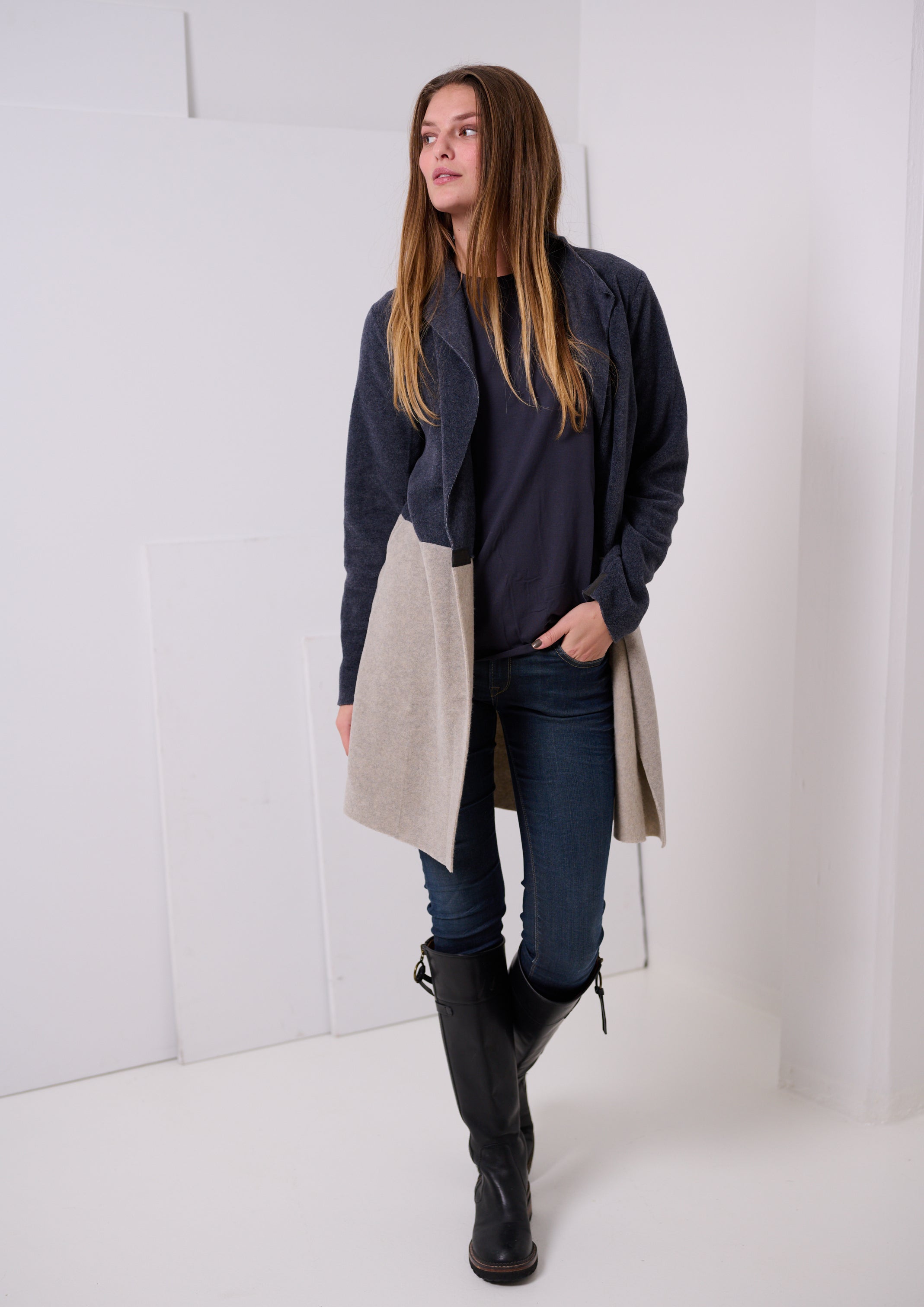 HENRIETTE STEFFENSEN COPENHAGEN CARDIGAN 2 FARVET - 7133 CARDIGANS DEEP BLUE/SAND 824