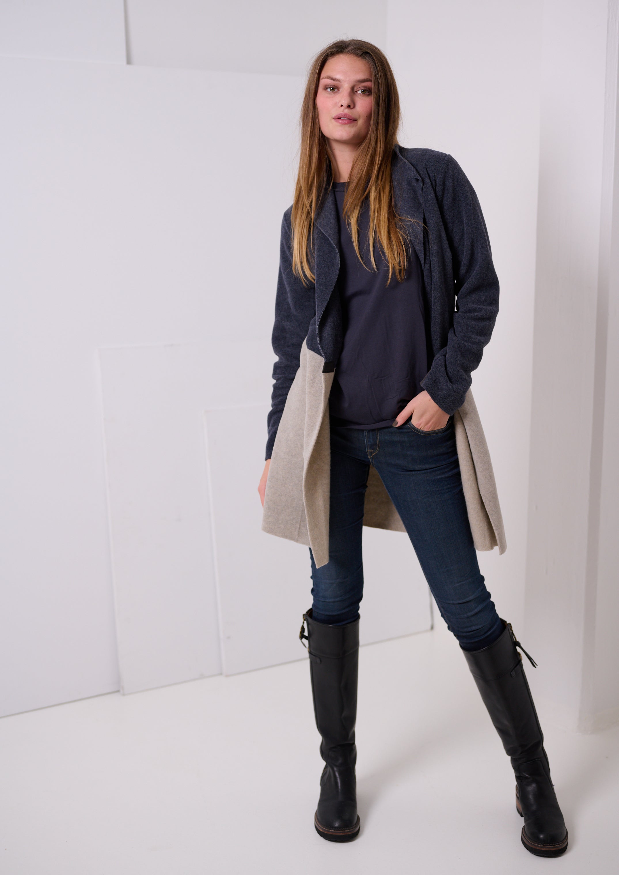 HENRIETTE STEFFENSEN COPENHAGEN CARDIGAN 2 FARVET - 7133 CARDIGANS DEEP BLUE/SAND 824