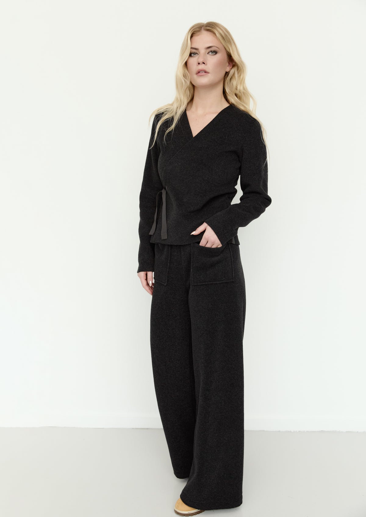 HENRIETTE STEFFENSEN COPENHAGEN FLARE BUKSER - 2125 BUKSER SOFT BLACK 914