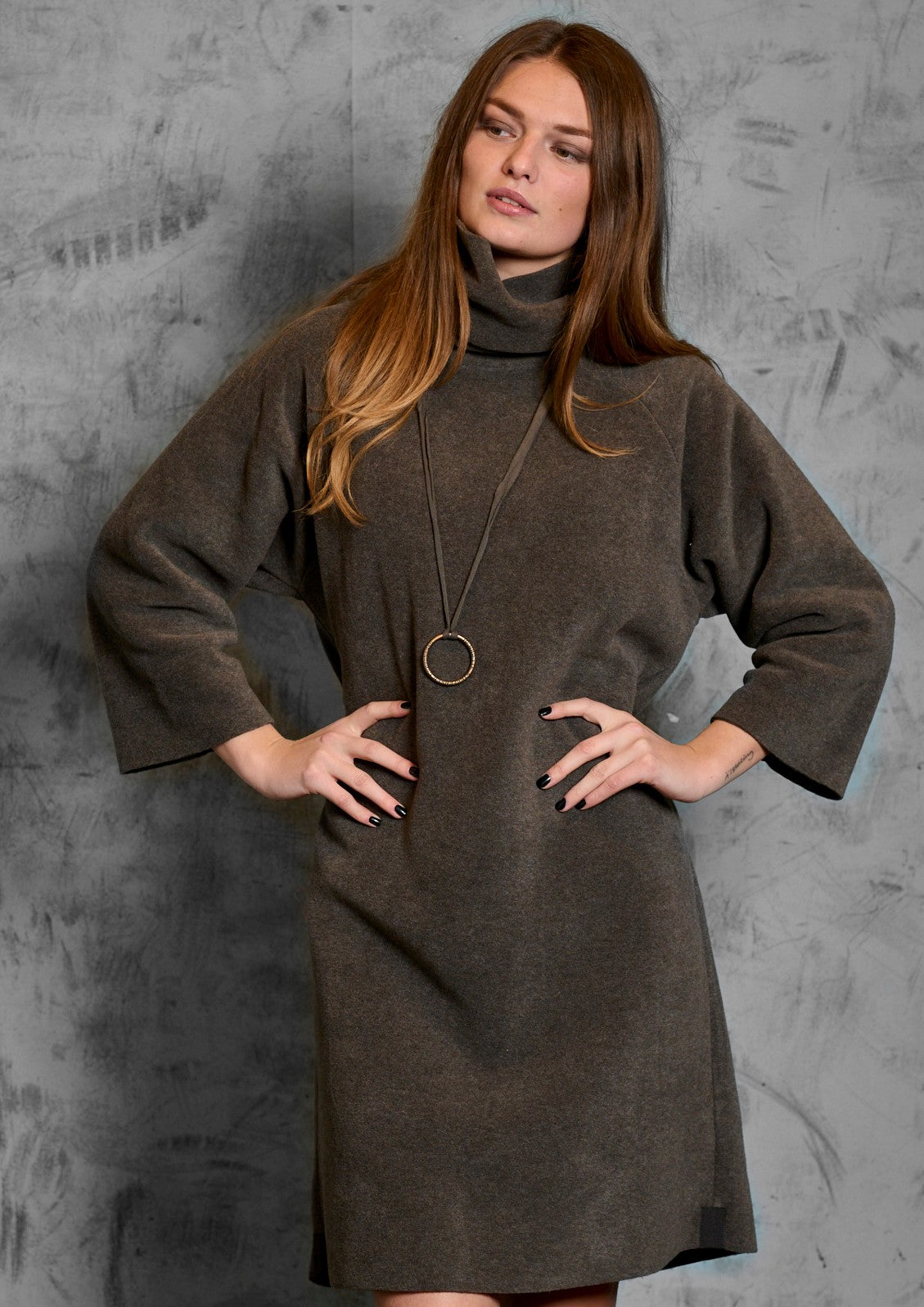 HENRIETTE STEFFENSEN COPENHAGEN KJOLE MED HØJ HALS - 3236 KJOLER BARK 320