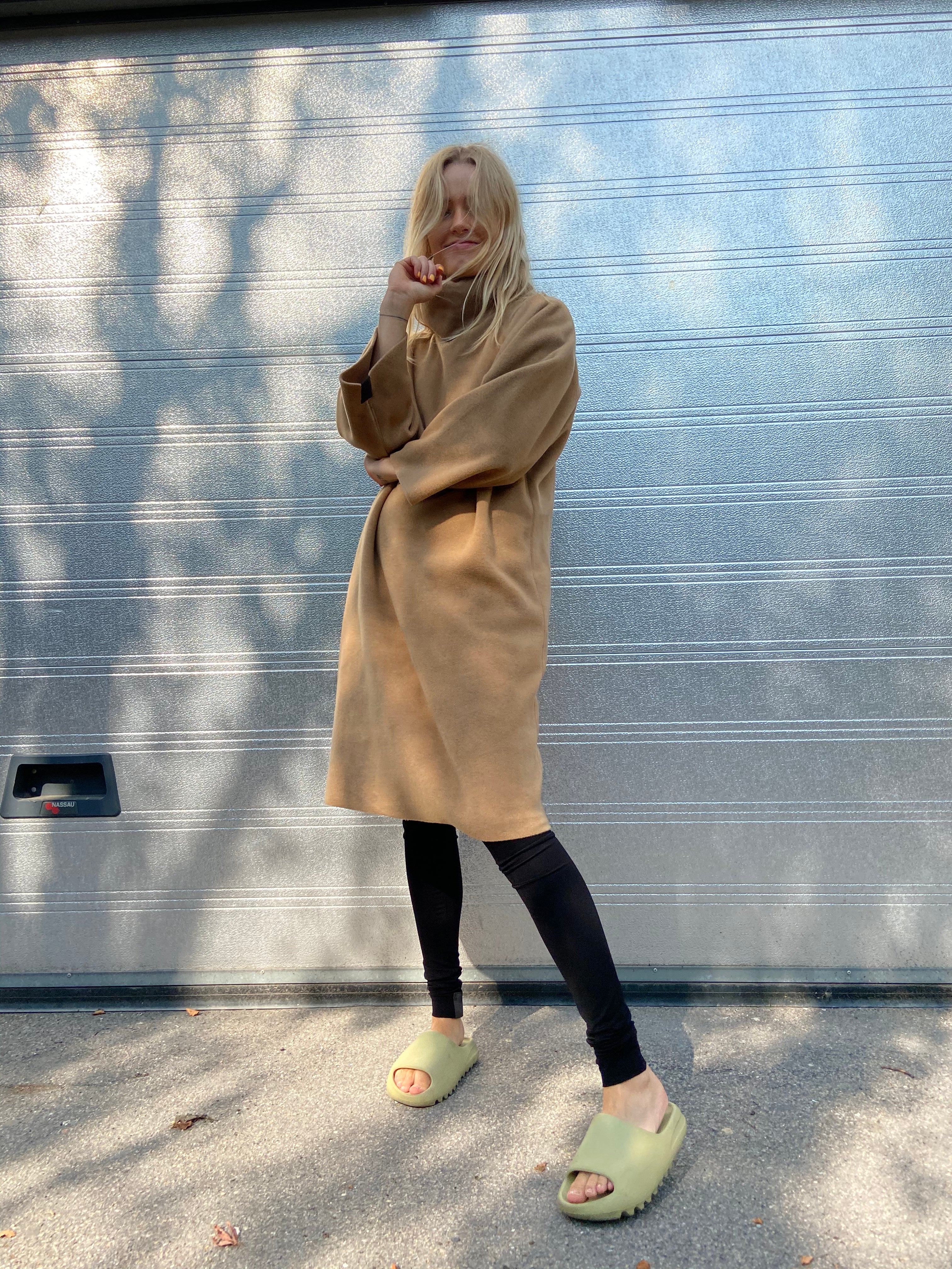 HENRIETTE STEFFENSEN COPENHAGEN KJOLE MED HØJ HALS - 3236 KJOLER CAMEL 815