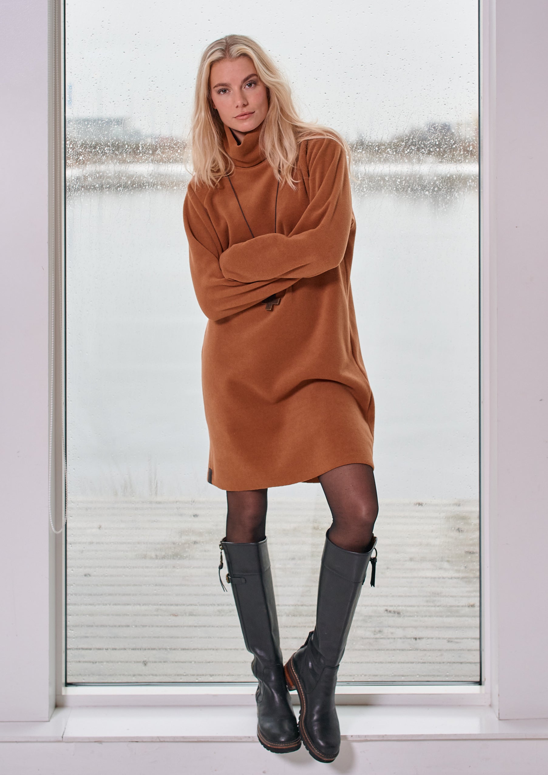 HENRIETTE STEFFENSEN COPENHAGEN KJOLE MED HØJ HALS - 3246 KJOLER RUST 706