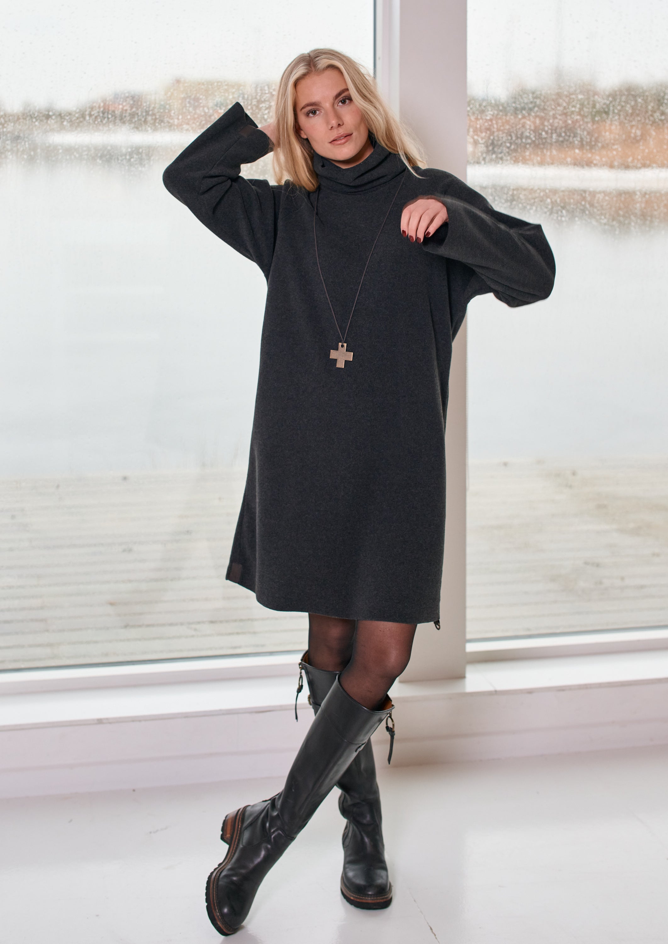 HENRIETTE STEFFENSEN COPENHAGEN KJOLE MED HØJ HALS - 3246 KJOLER SOFT BLACK 914