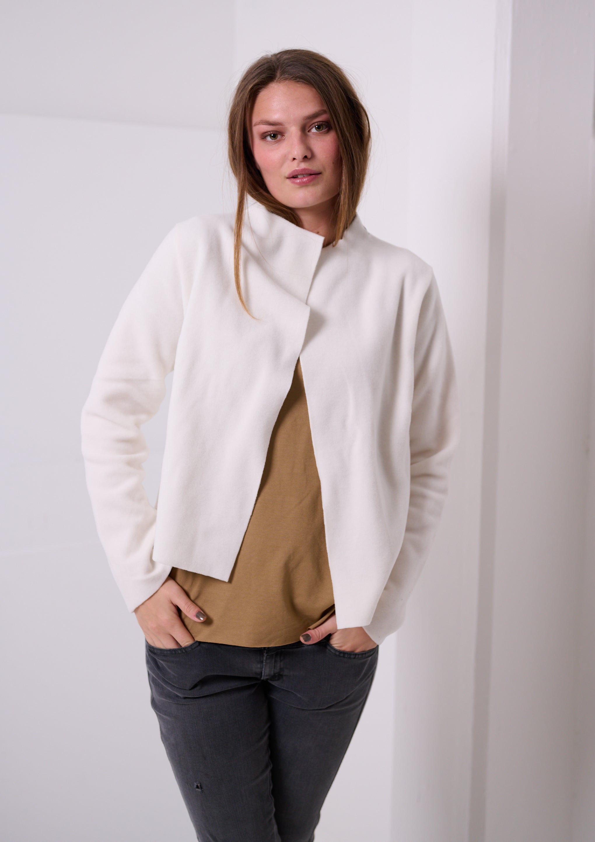 HENRIETTE STEFFENSEN COPENHAGEN KORT CARDIGAN - 7136 CARDIGANS OFF WHITE 802