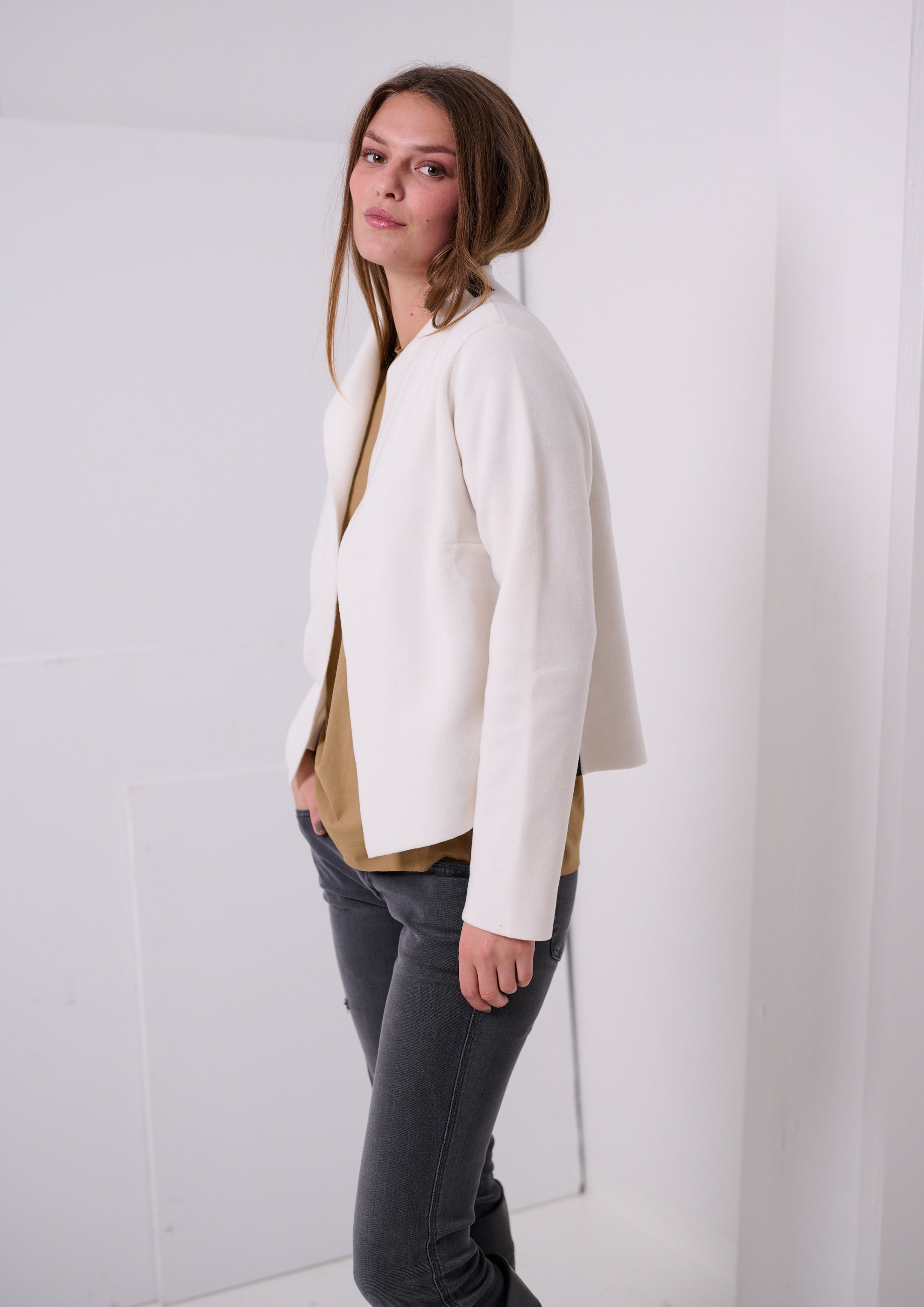 HENRIETTE STEFFENSEN COPENHAGEN KORT CARDIGAN - 7136 CARDIGANS OFF WHITE 802
