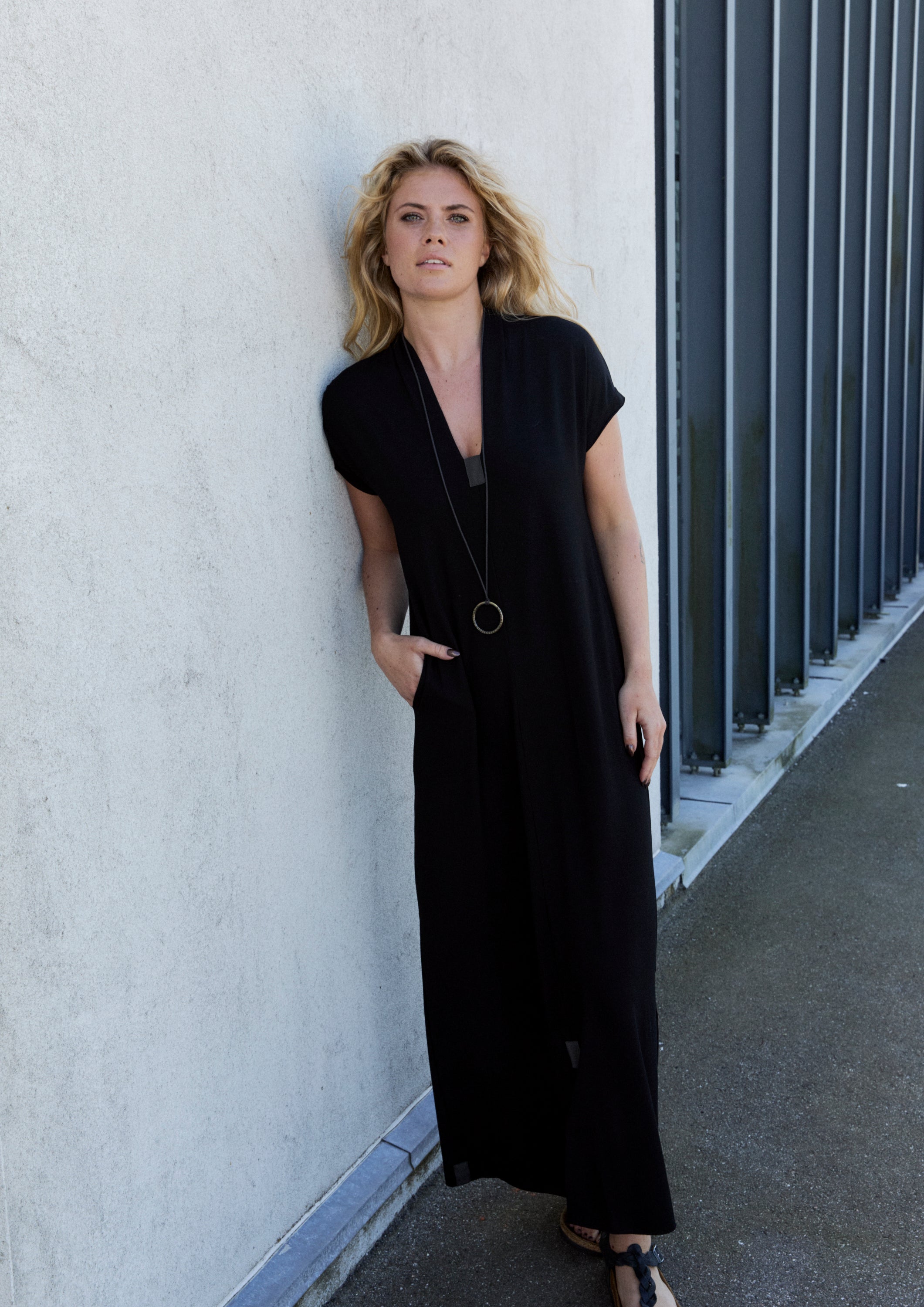 HENRIETTE STEFFENSEN COPENHAGEN LANG KJOLE V-HALS - 98067 KJOLER BLACK 900