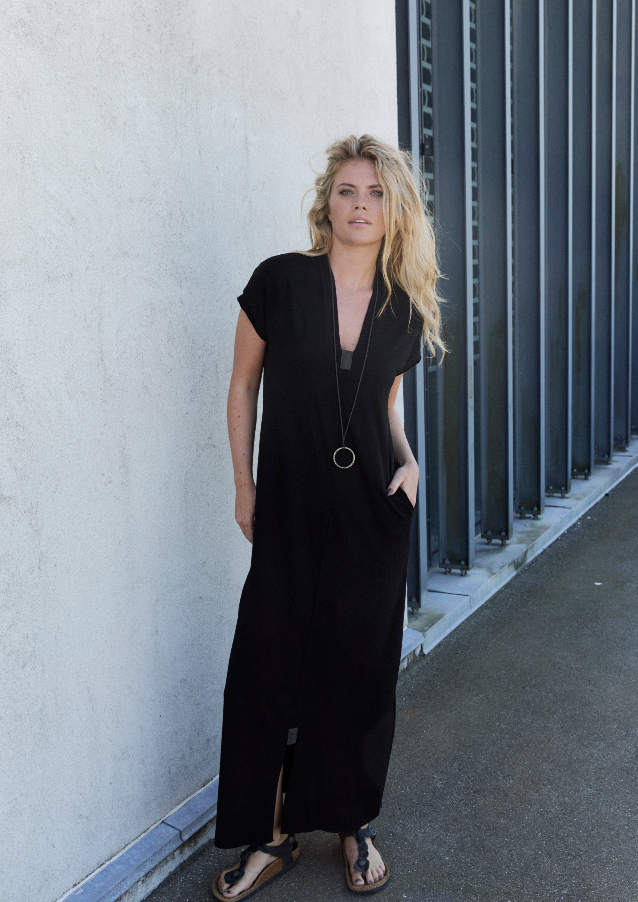 HENRIETTE STEFFENSEN COPENHAGEN LANG KJOLE V-HALS - 98067 KJOLER BLACK 900