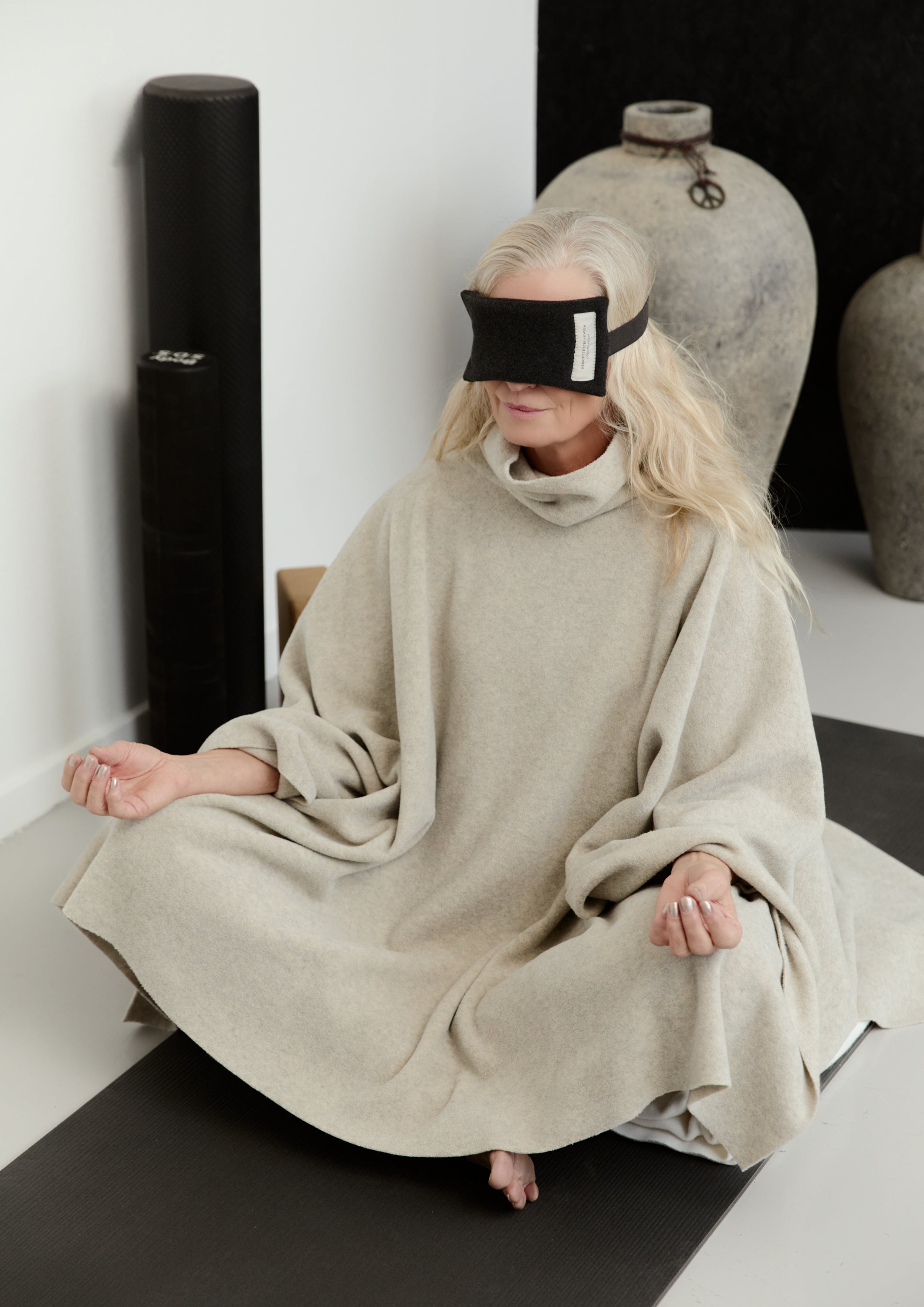 HENRIETTE STEFFENSEN COPENHAGEN LOUNGE PONCHO DAME - 4081 PONCHOS SAND 805