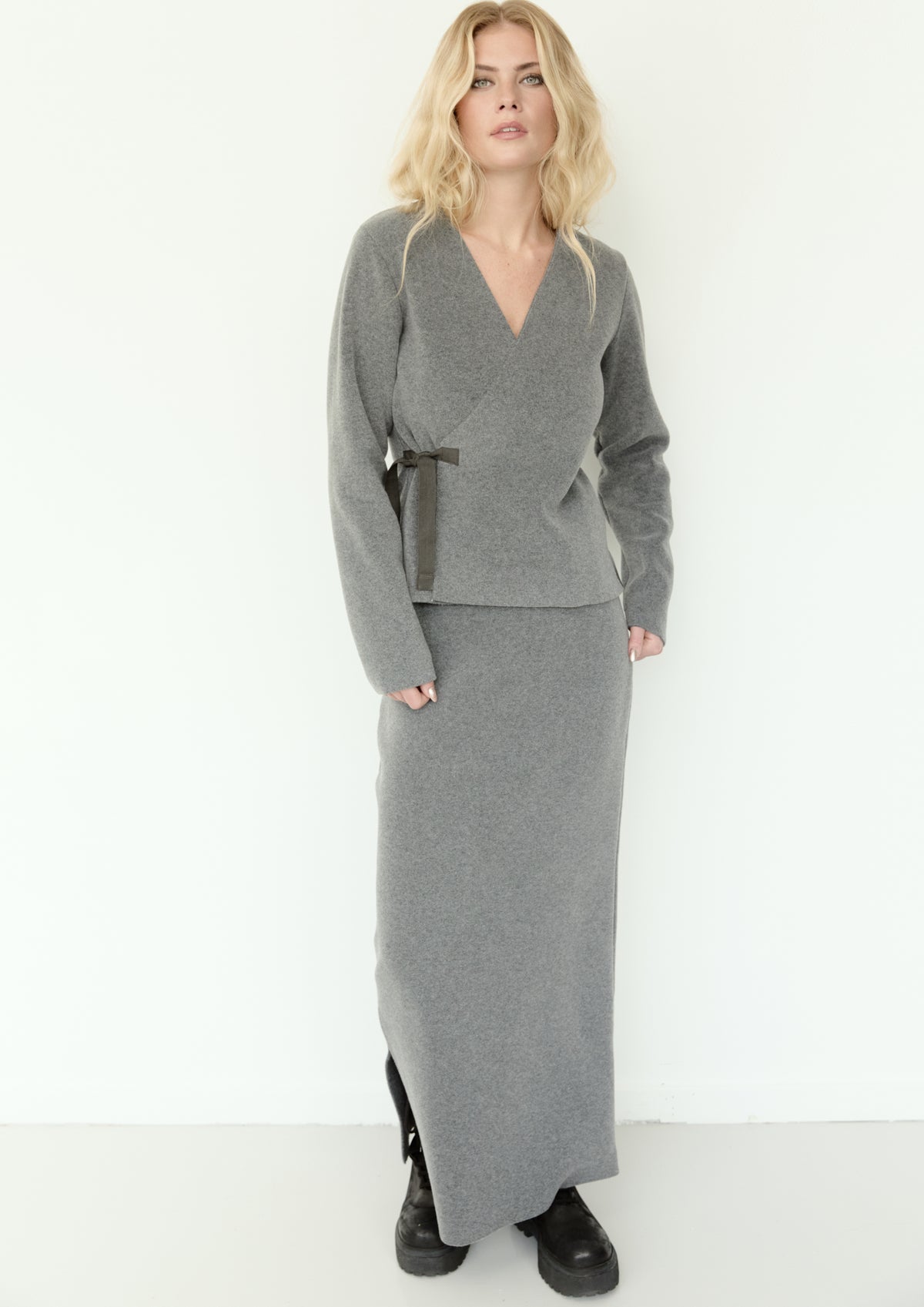 HENRIETTE STEFFENSEN COPENHAGEN SLÅ- OM- BLUSE - 1418 BLUSER GREY 905