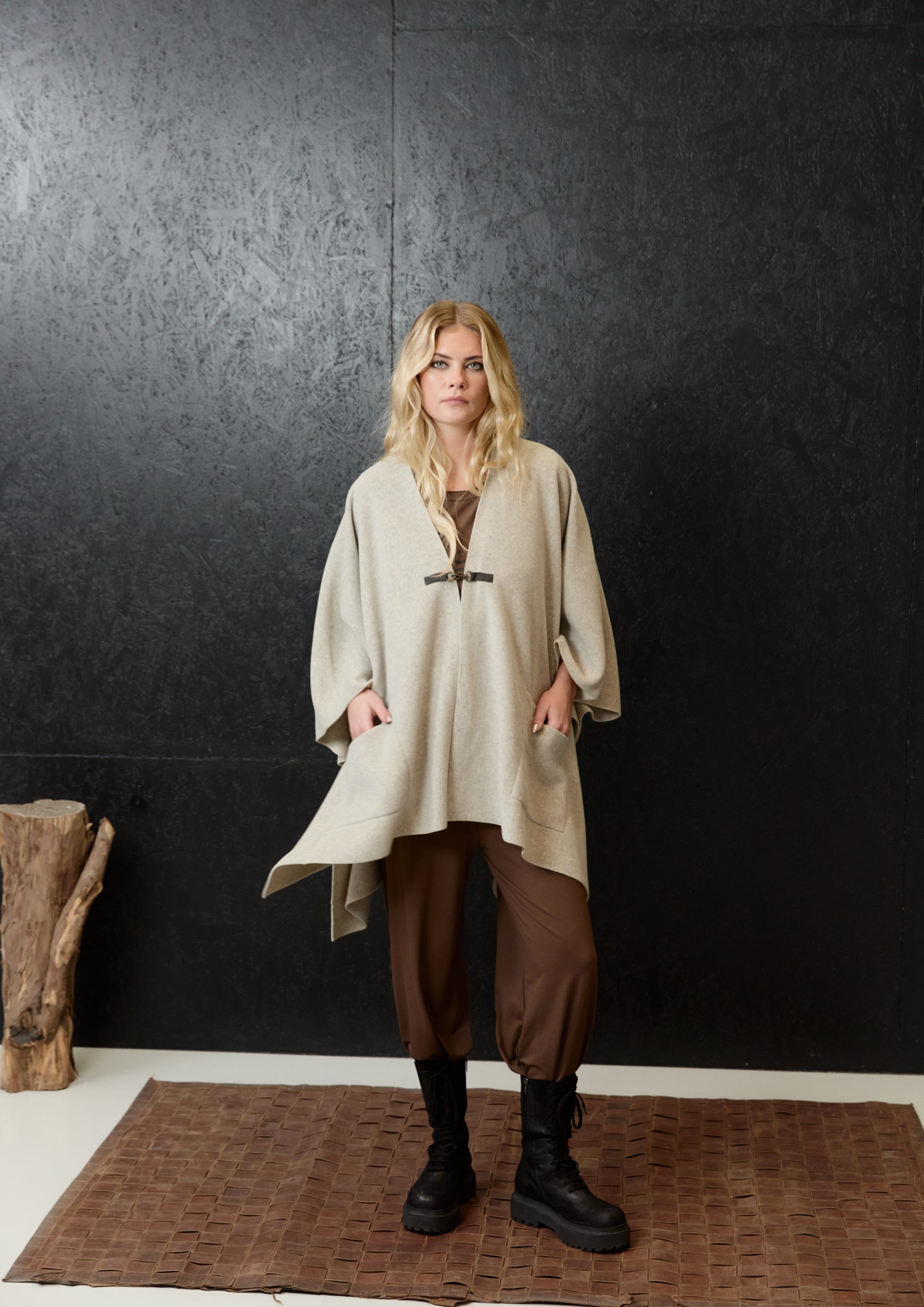 HENRIETTE STEFFENSEN COPENHAGEN SLAG - 4120 PONCHOS SAND 805