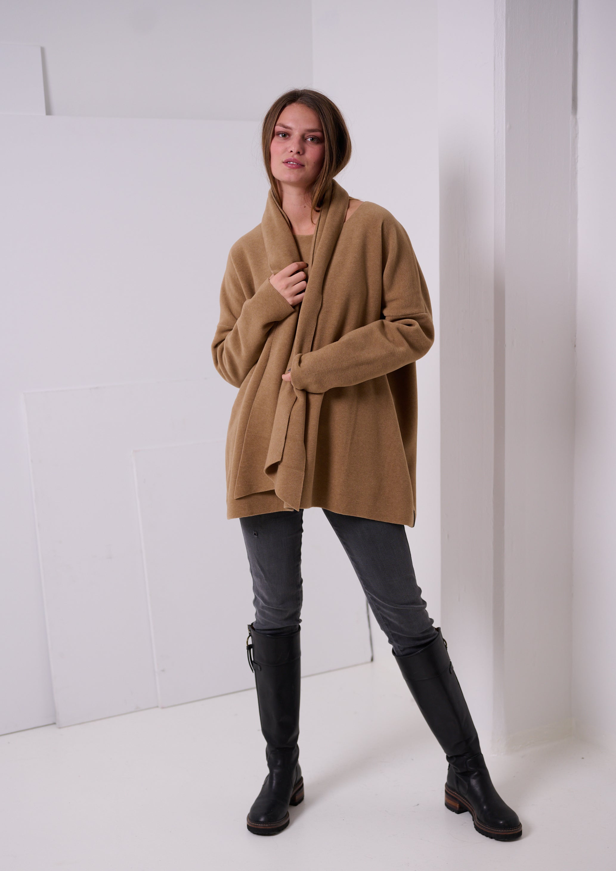 HENRIETTE STEFFENSEN COPENHAGEN SWEATER MED TØRKLÆDE - 1338 BLUSER CAMEL 815