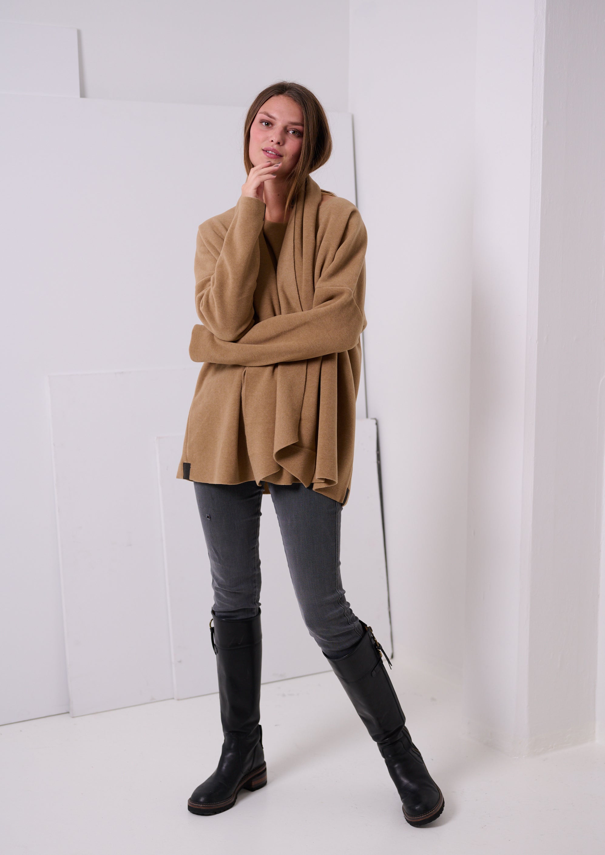 HENRIETTE STEFFENSEN COPENHAGEN SWEATER MED TØRKLÆDE - 1338 BLUSER CAMEL 815