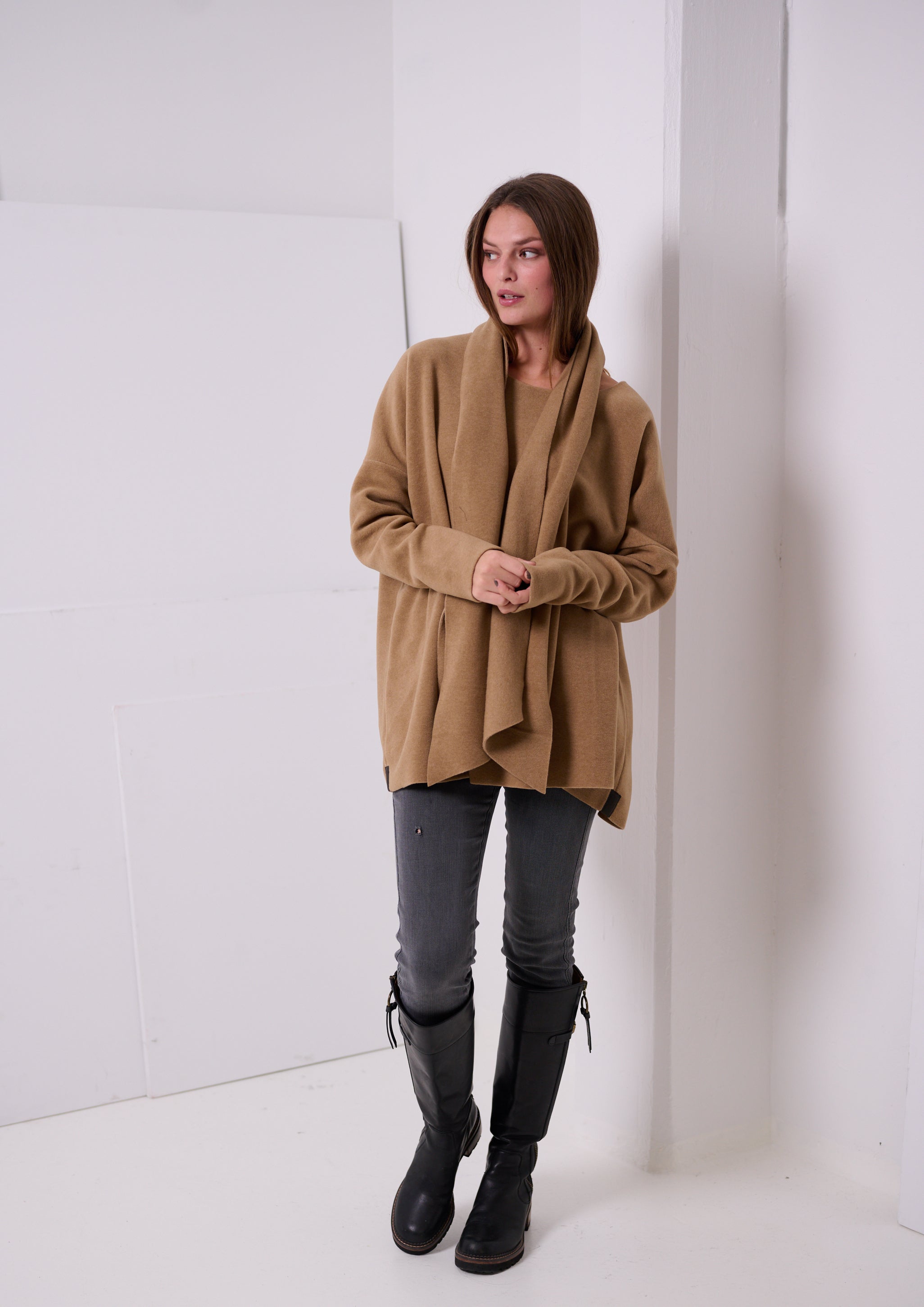 HENRIETTE STEFFENSEN COPENHAGEN SWEATER MED TØRKLÆDE - 1338 BLUSER CAMEL 815