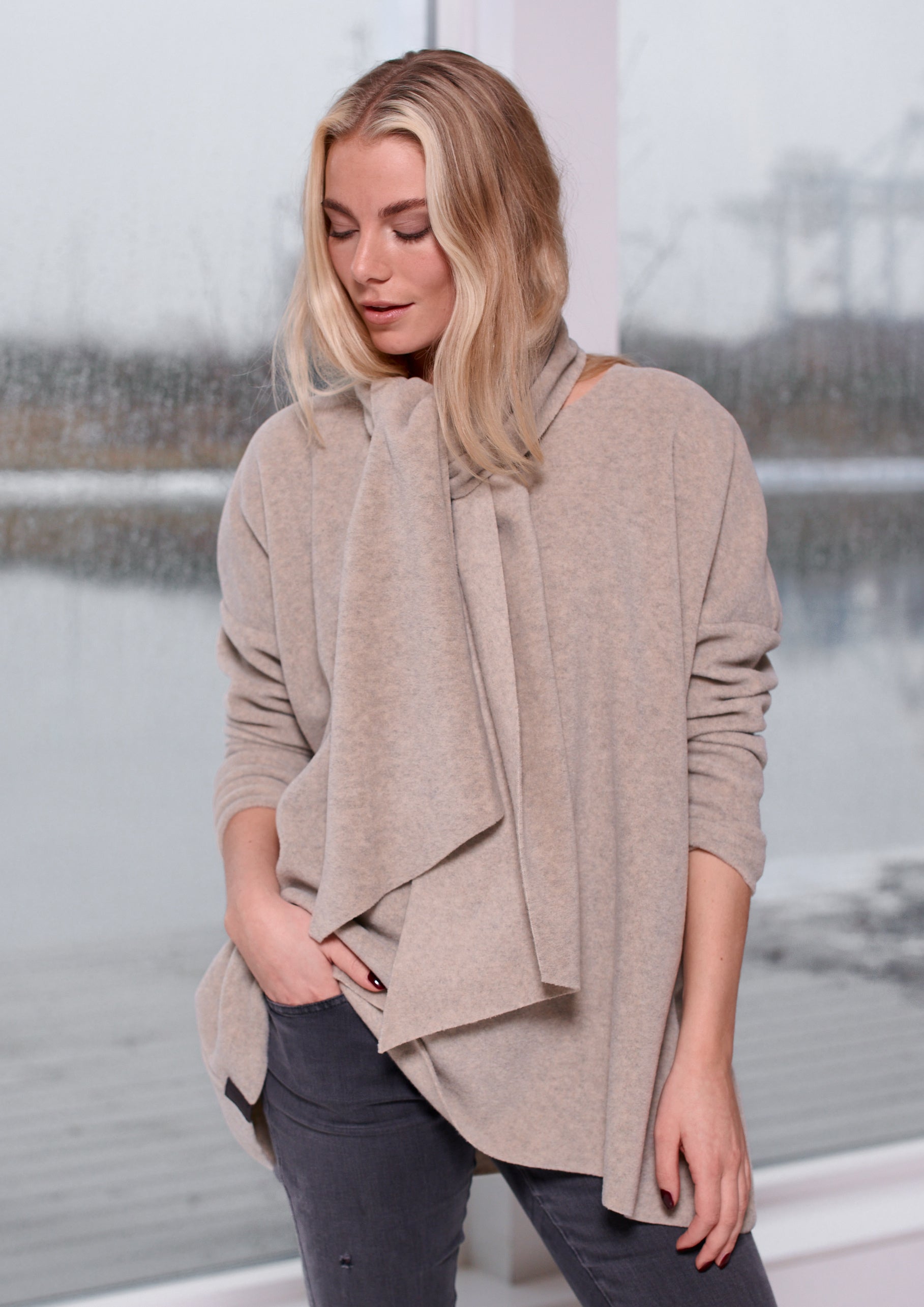 HENRIETTE STEFFENSEN COPENHAGEN SWEATER MED TØRKLÆDE - 1338 BLUSER SAND 805
