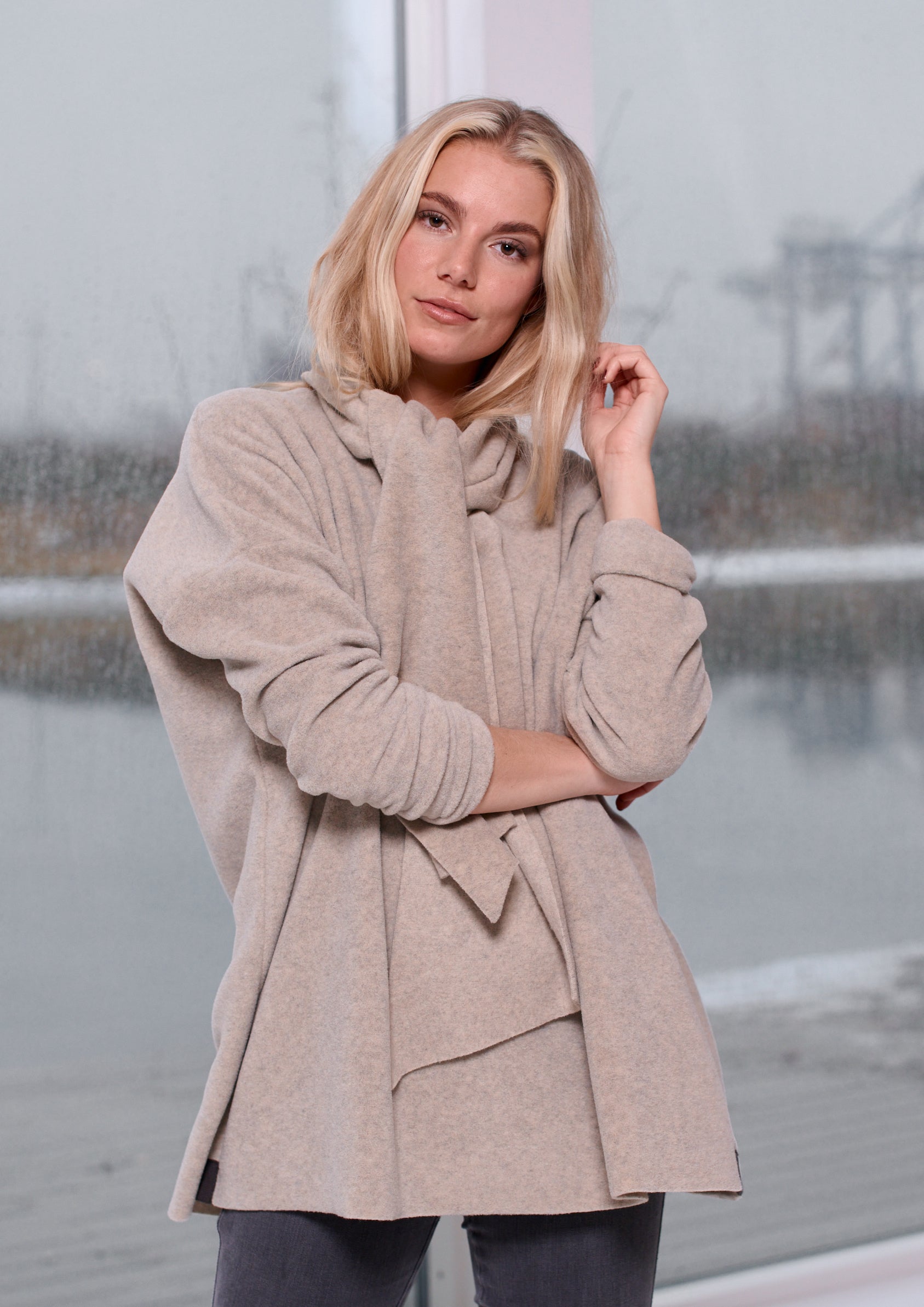 HENRIETTE STEFFENSEN COPENHAGEN SWEATER MED TØRKLÆDE - 1338 BLUSER SAND 805