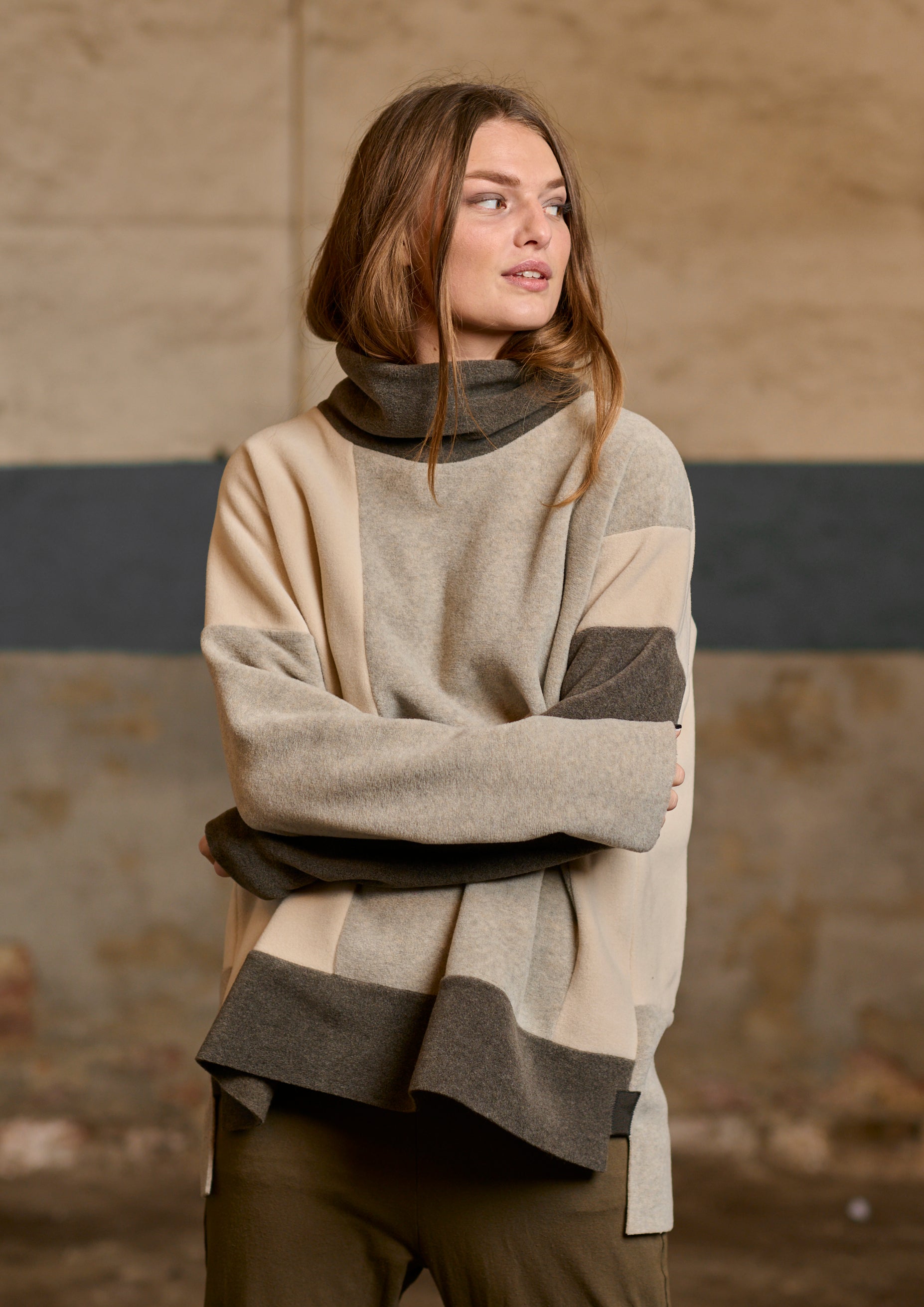 HENRIETTE STEFFENSEN COPENHAGEN SWEATER NO WASTE - 1340 BLUSER BARK/KIT/SAND 645