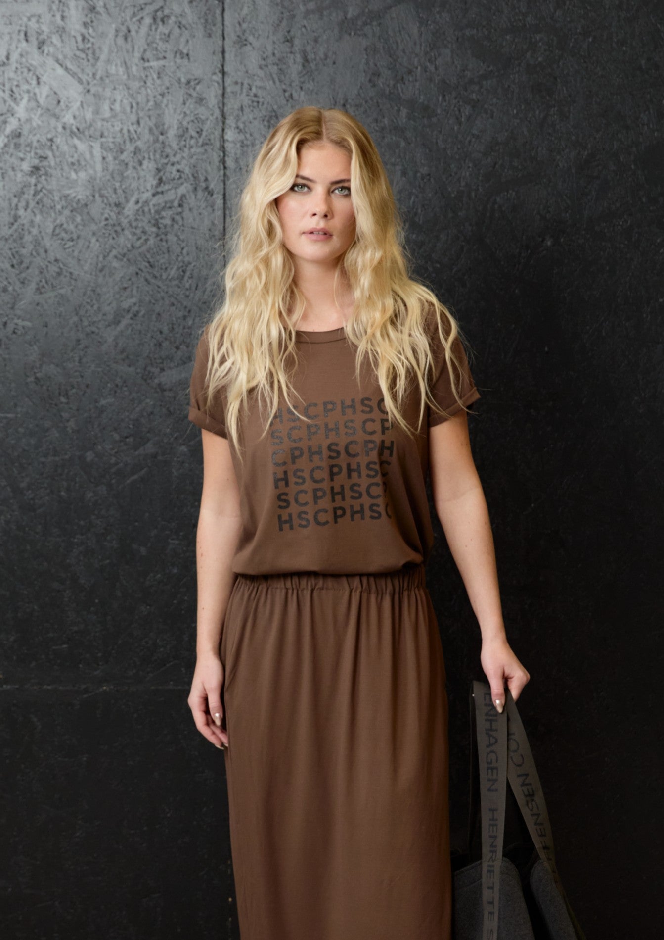 HENRIETTE STEFFENSEN COPENHAGEN T-SHIRT LOGO PRINT - 96107 T-SHIRTS CHOCOLATE 844