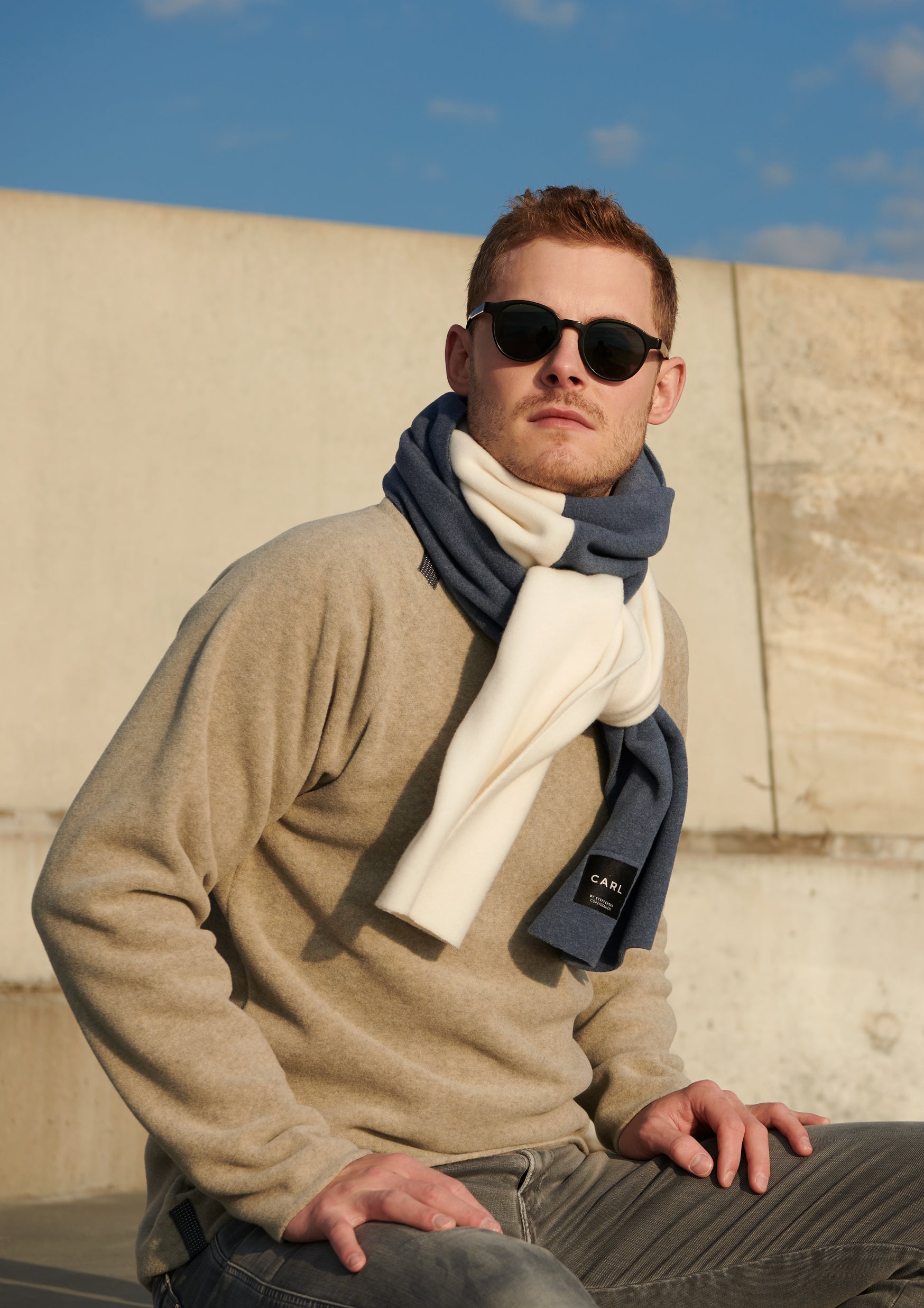 CARL BY STEFFENSEN COPENHAGEN TØRKLÆDE I BLØD FLEECE - 1004C SCARFS BLUE/OFF WHITE