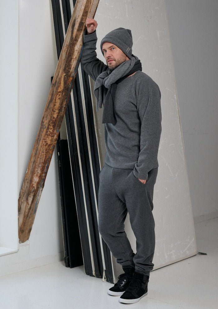 CARL BY STEFFENSEN COPENHAGEN TØRKLÆDE I BLØD FLEECE - 1004C SCARFS GREY/SOFT BLACK 647