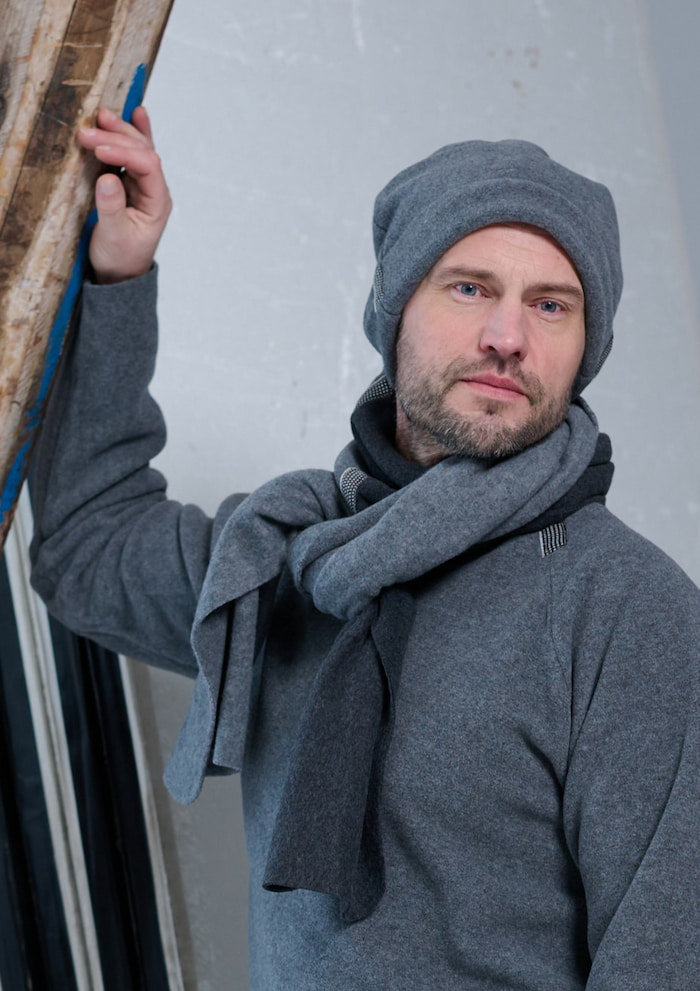 CARL BY STEFFENSEN COPENHAGEN TØRKLÆDE I BLØD FLEECE - 1004C SCARFS GREY/SOFT BLACK 647