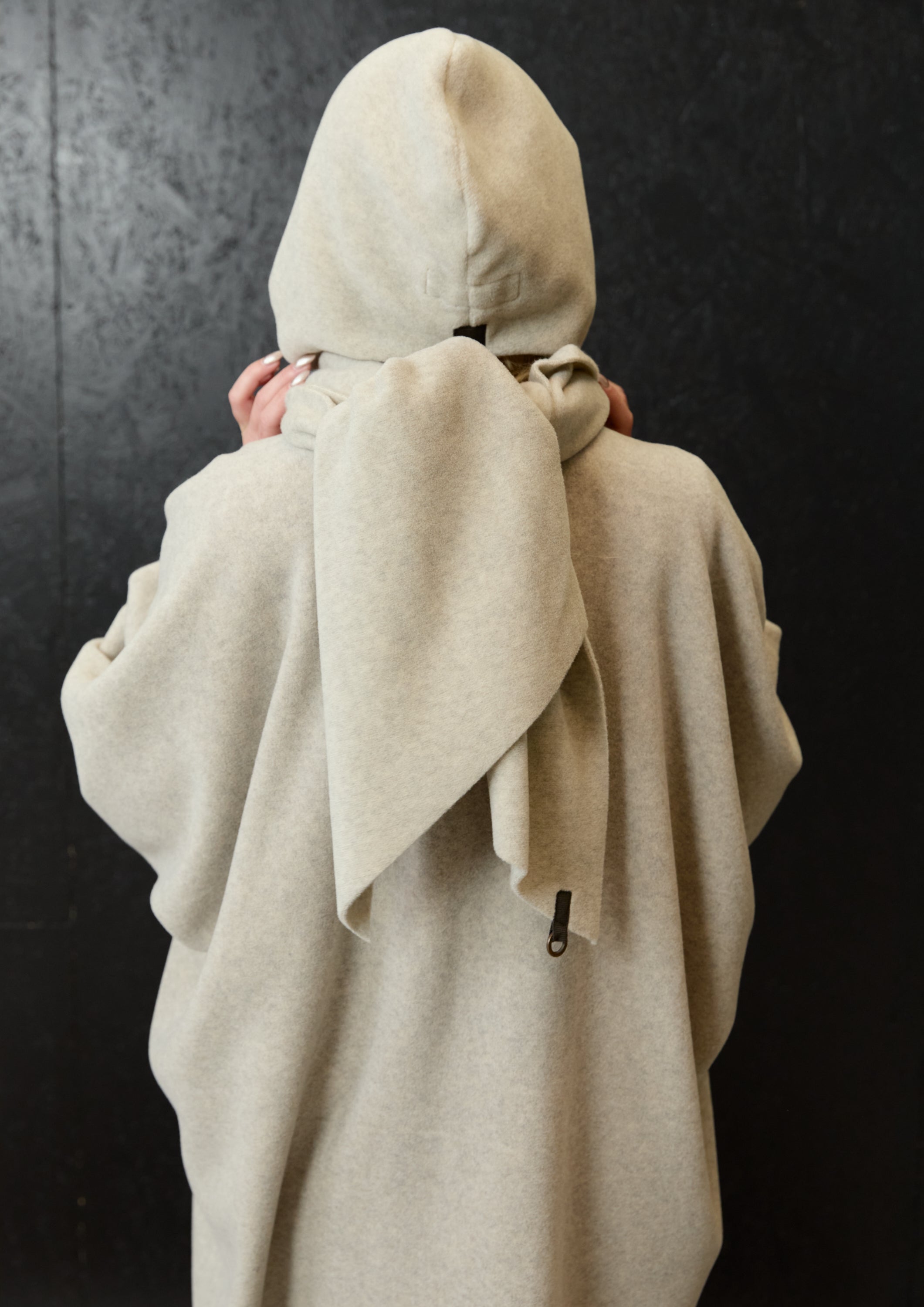 HENRIETTE STEFFENSEN COPENHAGEN TØRKLÆDE MED HUE - 4127 SCARFS SAND 805