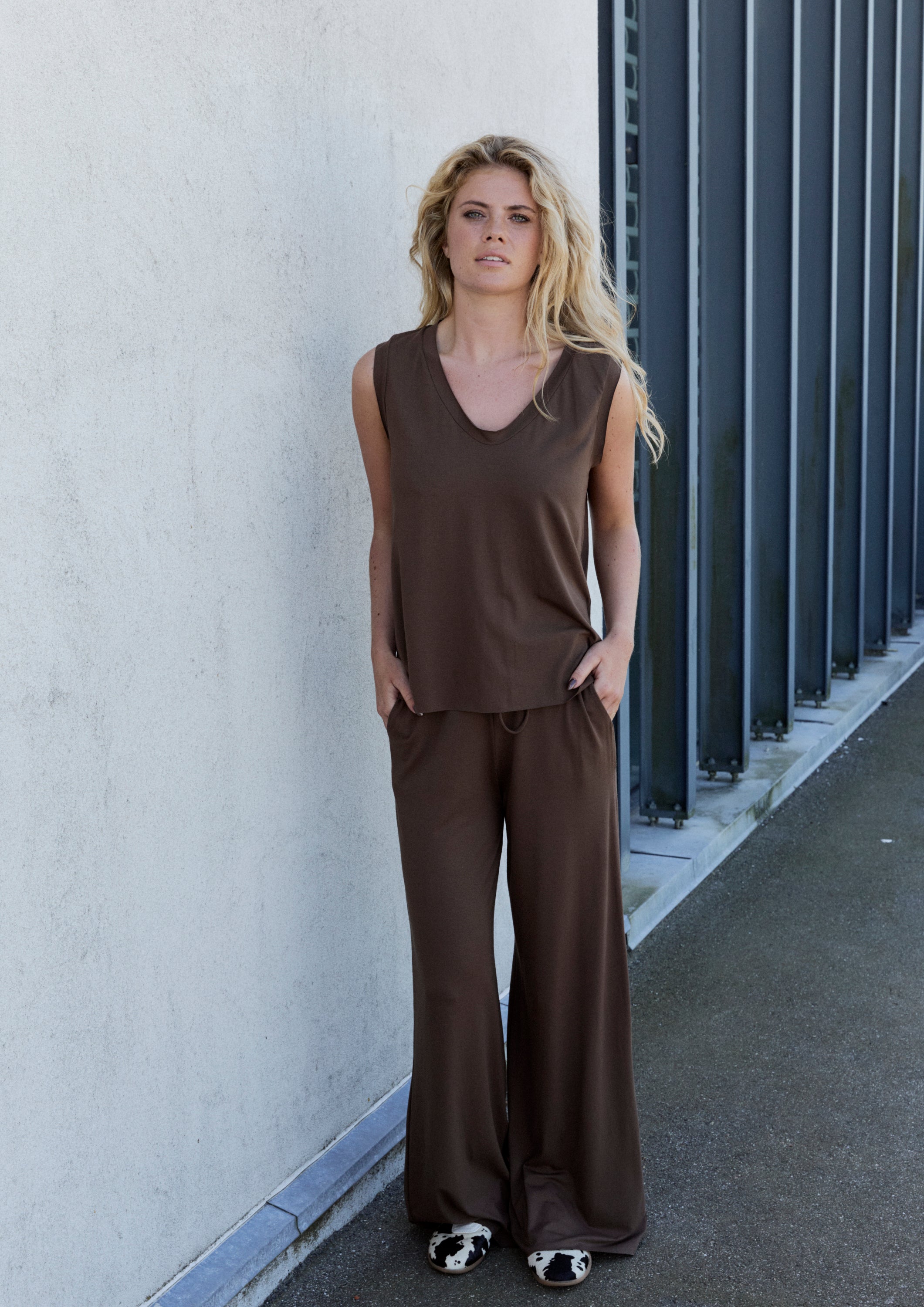 HENRIETTE STEFFENSEN COPENHAGEN TOP V-HALS - 960102 T-SHIRTS CHOCOLATE 844