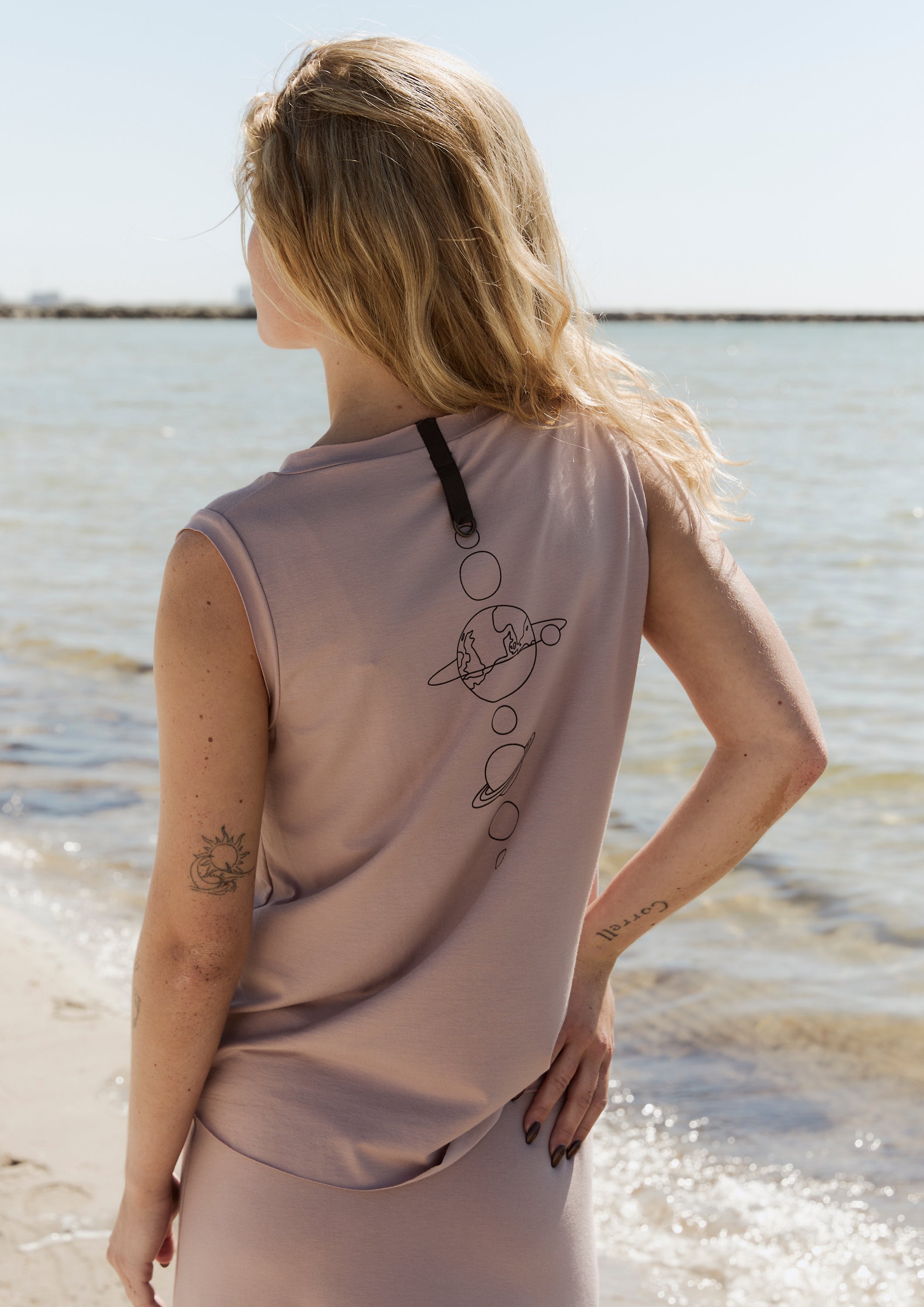 HENRIETTE STEFFENSEN COPENHAGEN TOP V-HALS - 96102 EARTH T-SHIRTS NUDE 401