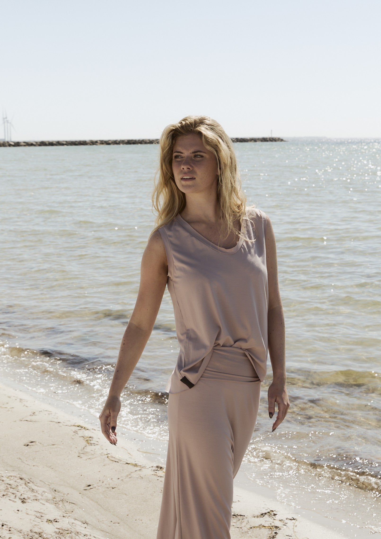 HENRIETTE STEFFENSEN COPENHAGEN TOP V-HALS - 96102 EARTH T-SHIRTS NUDE 401