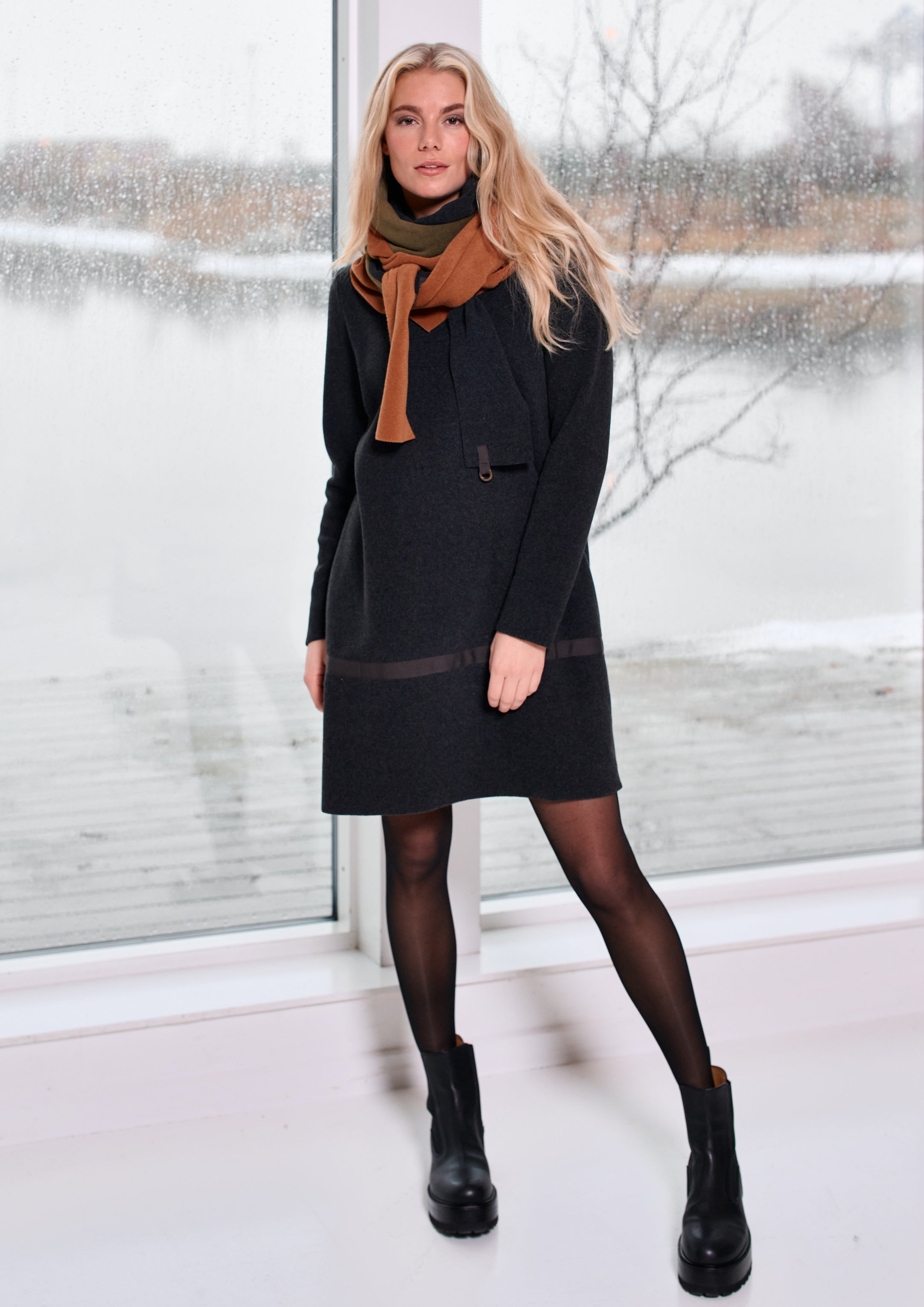 HENRIETTE STEFFENSEN COPENHAGEN TREKANTET HALSTØRKLÆDE NO WASTE - 4078NW SCARFS RUST/SOFT BLACK/MOSS 689