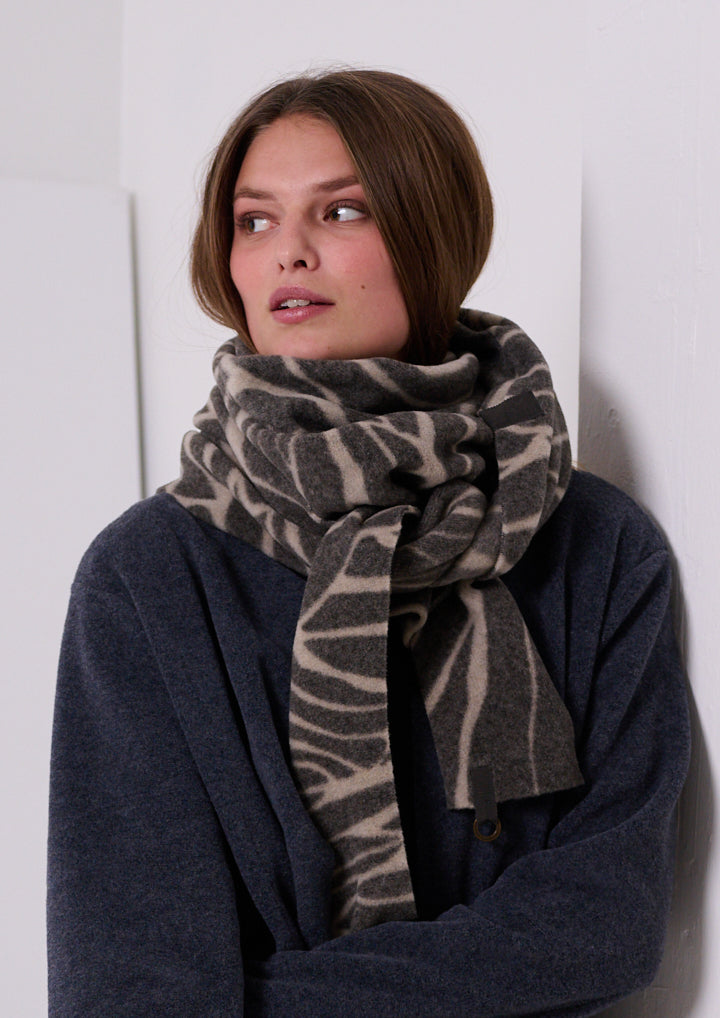 HENRIETTE STEFFENSEN COPENHAGEN TREKANTET TØRKLÆDE - 4051P SCARFS LEAVES